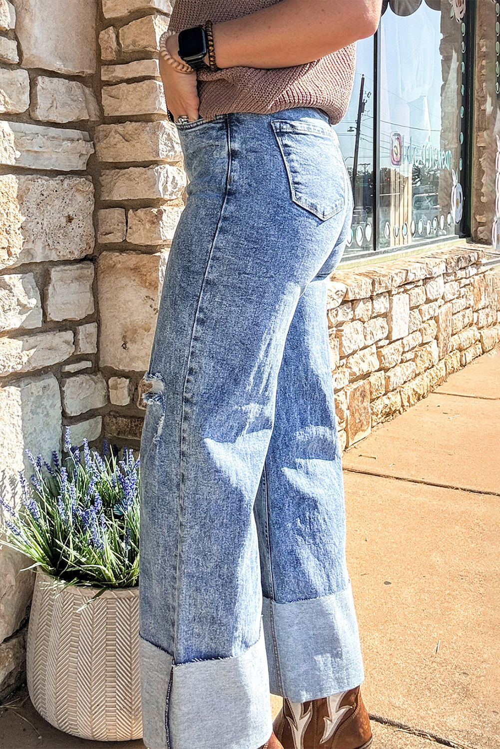 Fashionable High Waist Denim Pants - Wide Leg Design for a Chic Look - Detail View 6 Fashionable High Waist Denim Pants - Wide Leg Design for a Chic Look - Detail View 6