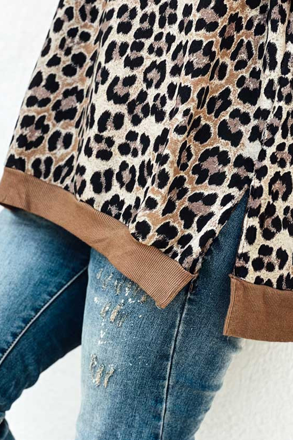 Women's Plus Size Top, Khaki Leopard Print, Short Sleeve, Contrast Trim, Casual, Loose Fit, Flattering Silhouette, Summer Wear, Daily Occasion, Stylish Blouse, Versatile Fashion, Comfortable Material, Trendy Design - Detail View 8 Women's Plus Size Top, Khaki Leopard Print, Short Sleeve, Contrast Trim, Casual, Loose Fit, Flattering Silhouette, Summer Wear, Daily Occasion, Stylish Blouse, Versatile Fashion, Comfortable Material, Trendy Design - Detail View 8