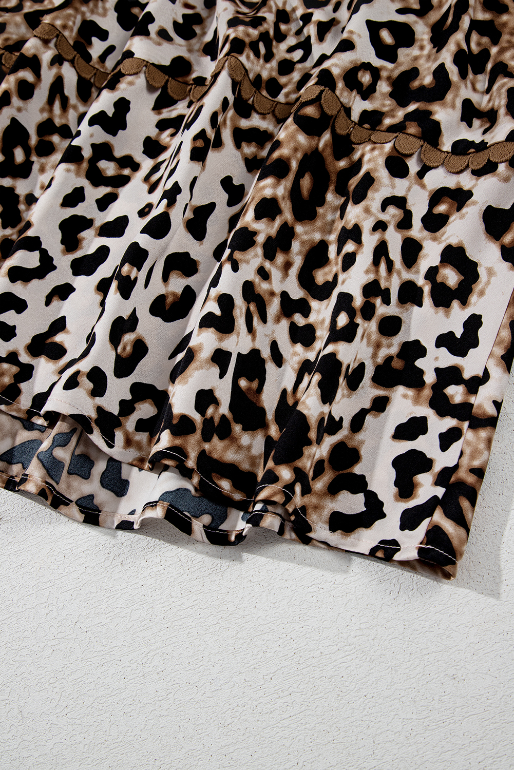 Elegant Long Leopard Print Dress - Flattering Square Neck & Pocket Design - Detail View 15 Elegant Long Leopard Print Dress - Flattering Square Neck & Pocket Design - Detail View 15