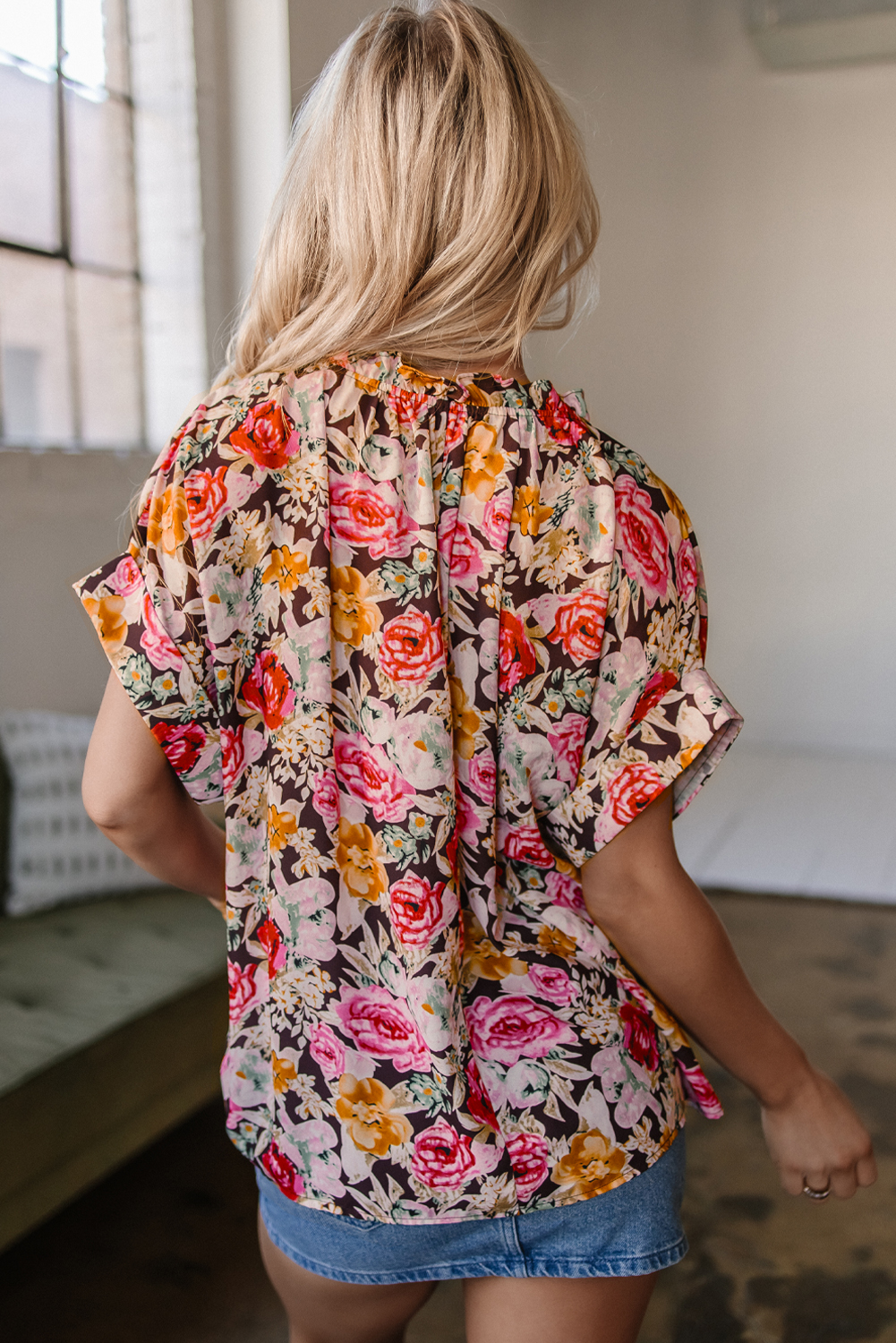 Stylish and Comfortable Pink Floral Blouse with Short Sleeves for Daily Wear - Detail View 2 Stylish and Comfortable Pink Floral Blouse with Short Sleeves for Daily Wear - Detail View 2