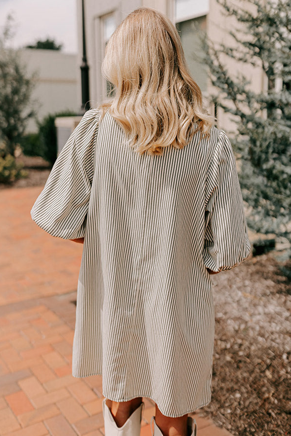 Chic Short Puff Sleeve Dress with Patch Pockets - Perfect for Casual Outings - Detail View 2 Chic Short Puff Sleeve Dress with Patch Pockets - Perfect for Casual Outings - Detail View 2
