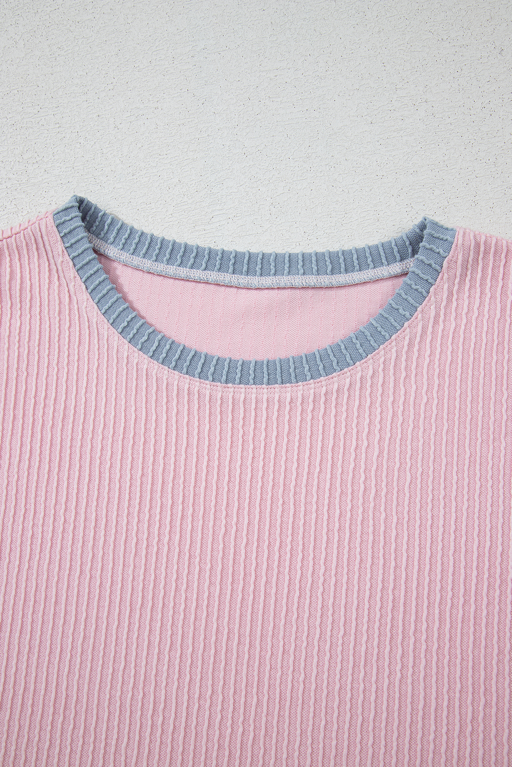 Trendy Casual Summer Outfit: Pink Colorblock Top with Wide Cap Sleeves and Comfortable Loose Pants - Detail View 10 Trendy Casual Summer Outfit: Pink Colorblock Top with Wide Cap Sleeves and Comfortable Loose Pants - Detail View 10
