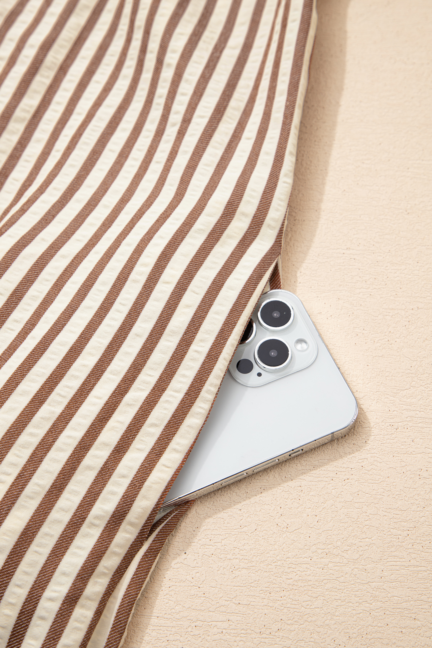 Stylish Khaki Button-Up Shirt Dress with Leopard Trim – Ideal for Casual Summer Days - Detail View 12 Stylish Khaki Button-Up Shirt Dress with Leopard Trim – Ideal for Casual Summer Days - Detail View 12