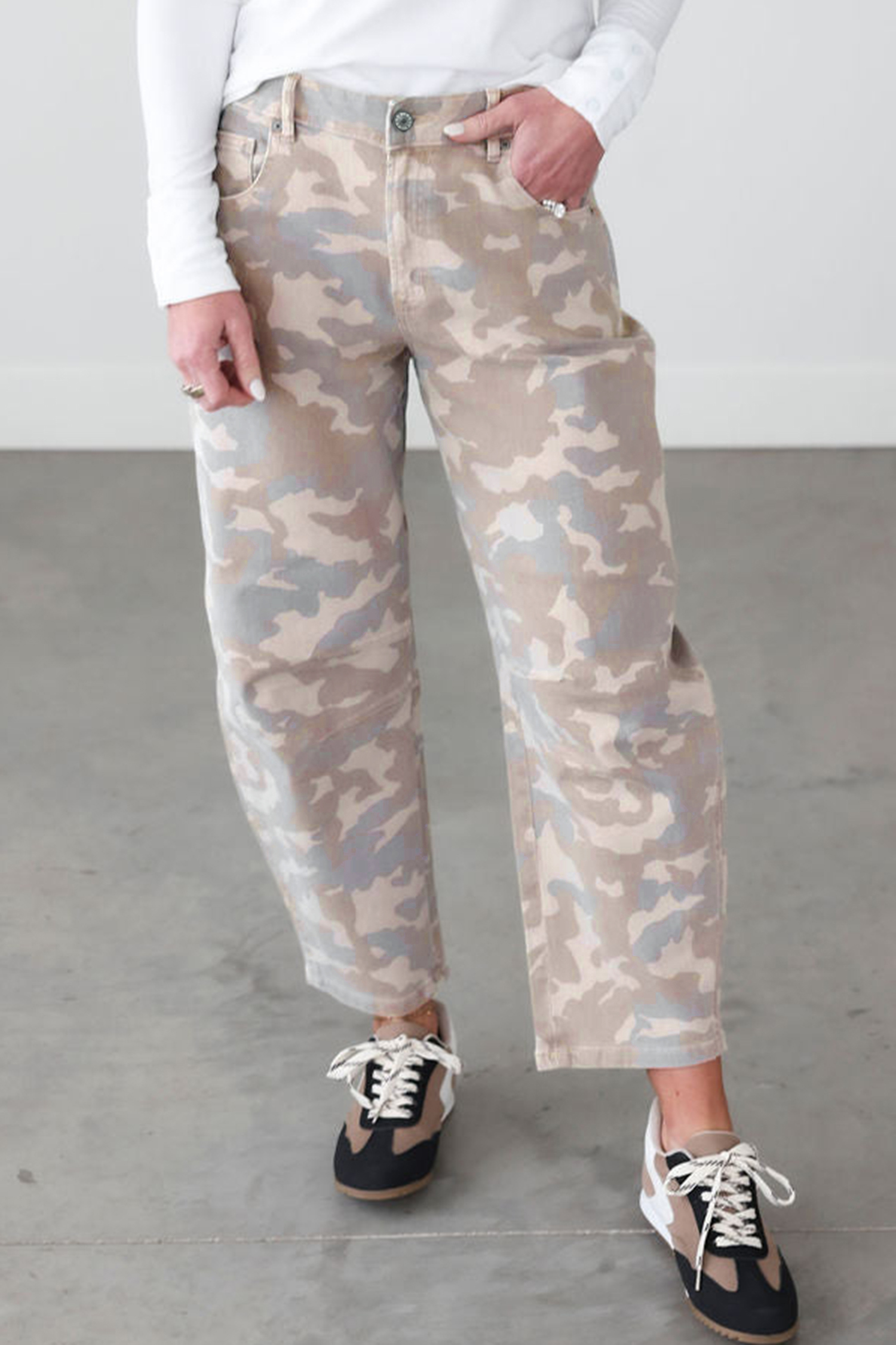 Women's Khaki Camo Jeans, Relaxed High Waisted Denim Pants - Detail View 10 Women's Khaki Camo Jeans, Relaxed High Waisted Denim Pants - Detail View 10