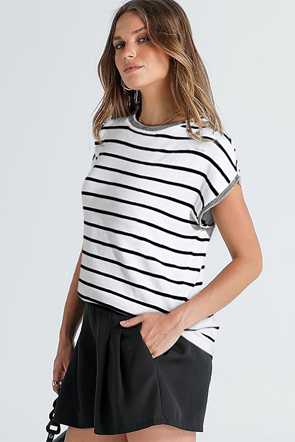Versatile Women's Short Sleeve Knitted Top - Perfect for Daily Wear - Detail View 3 Versatile Women's Short Sleeve Knitted Top - Perfect for Daily Wear - Detail View 3