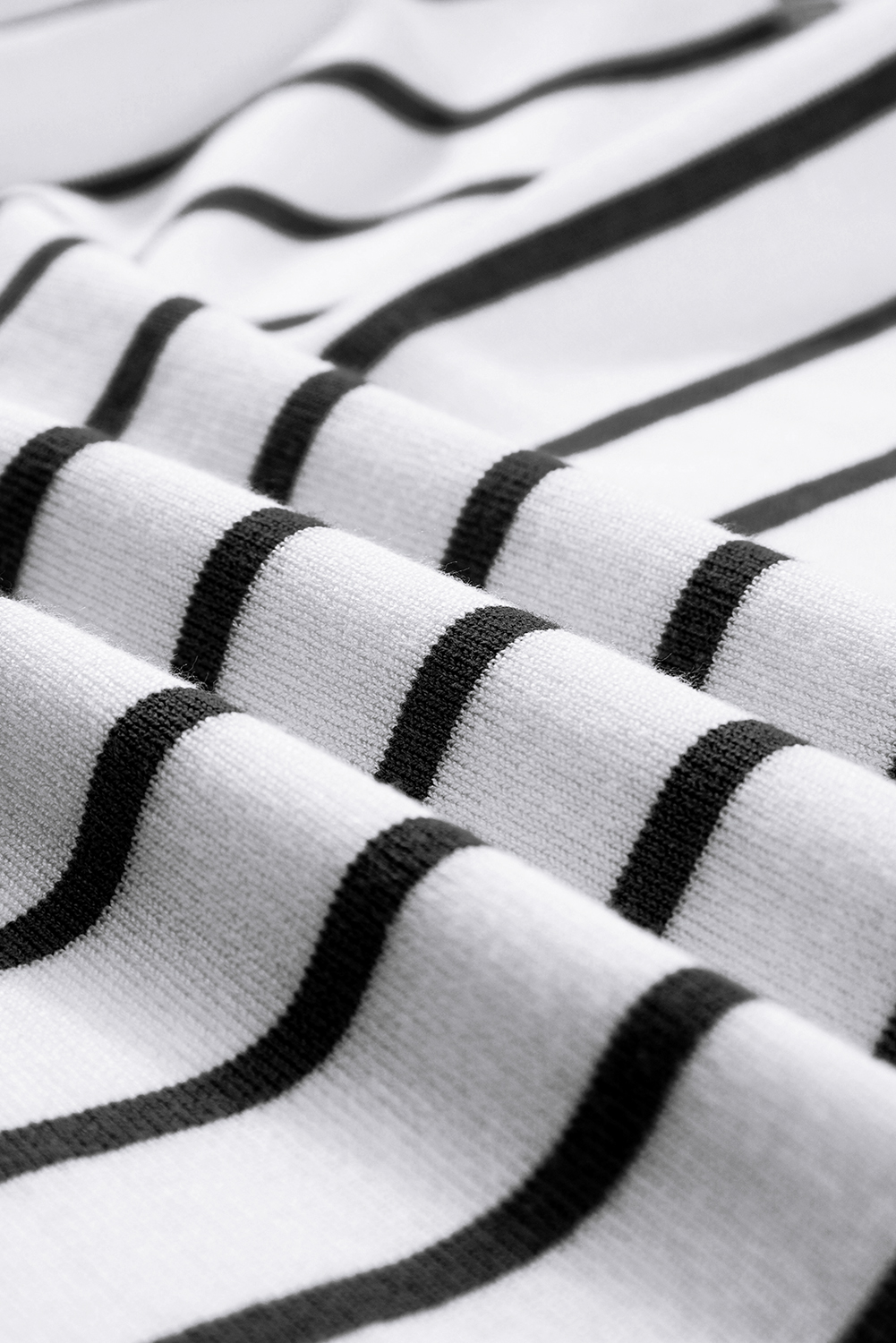 Versatile Women's Short Sleeve Knitted Top - Perfect for Daily Wear - Detail View 7 Versatile Women's Short Sleeve Knitted Top - Perfect for Daily Wear - Detail View 7