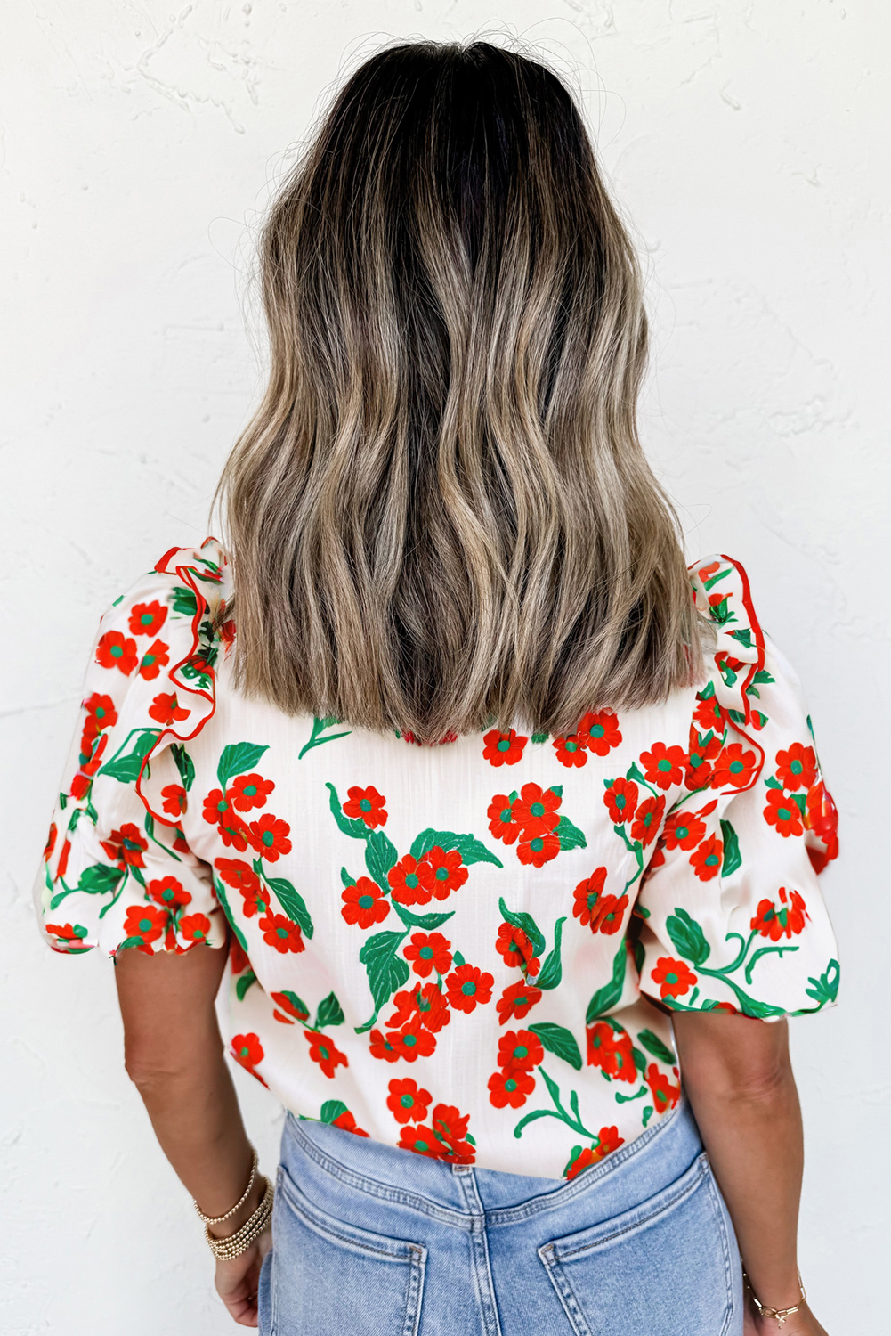 Trendy Floral Print Shirt with Feminine Puff Sleeves - Versatile for Any Occasion - Detail View 3 Trendy Floral Print Shirt with Feminine Puff Sleeves - Versatile for Any Occasion - Detail View 3