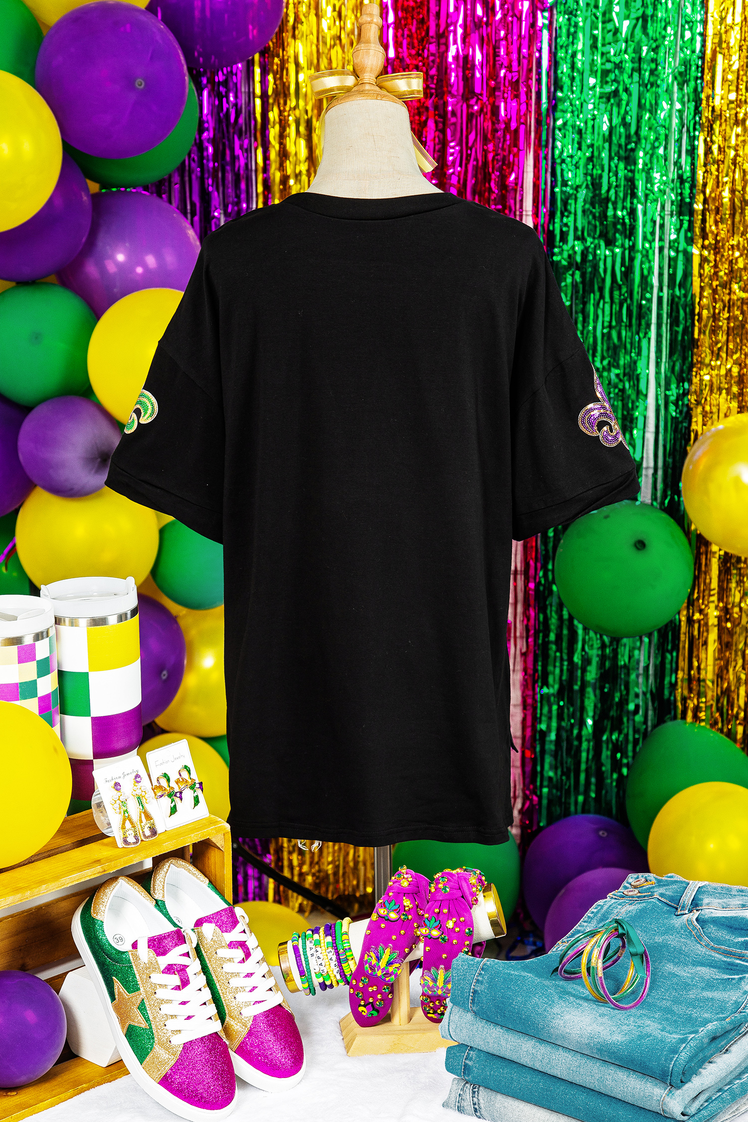 Chic Black Sequin Oversized T-Shirt with Fleur De Lis Design – A Must-Have for Mardi Gras - Detail View 3 Chic Black Sequin Oversized T-Shirt with Fleur De Lis Design – A Must-Have for Mardi Gras - Detail View 3