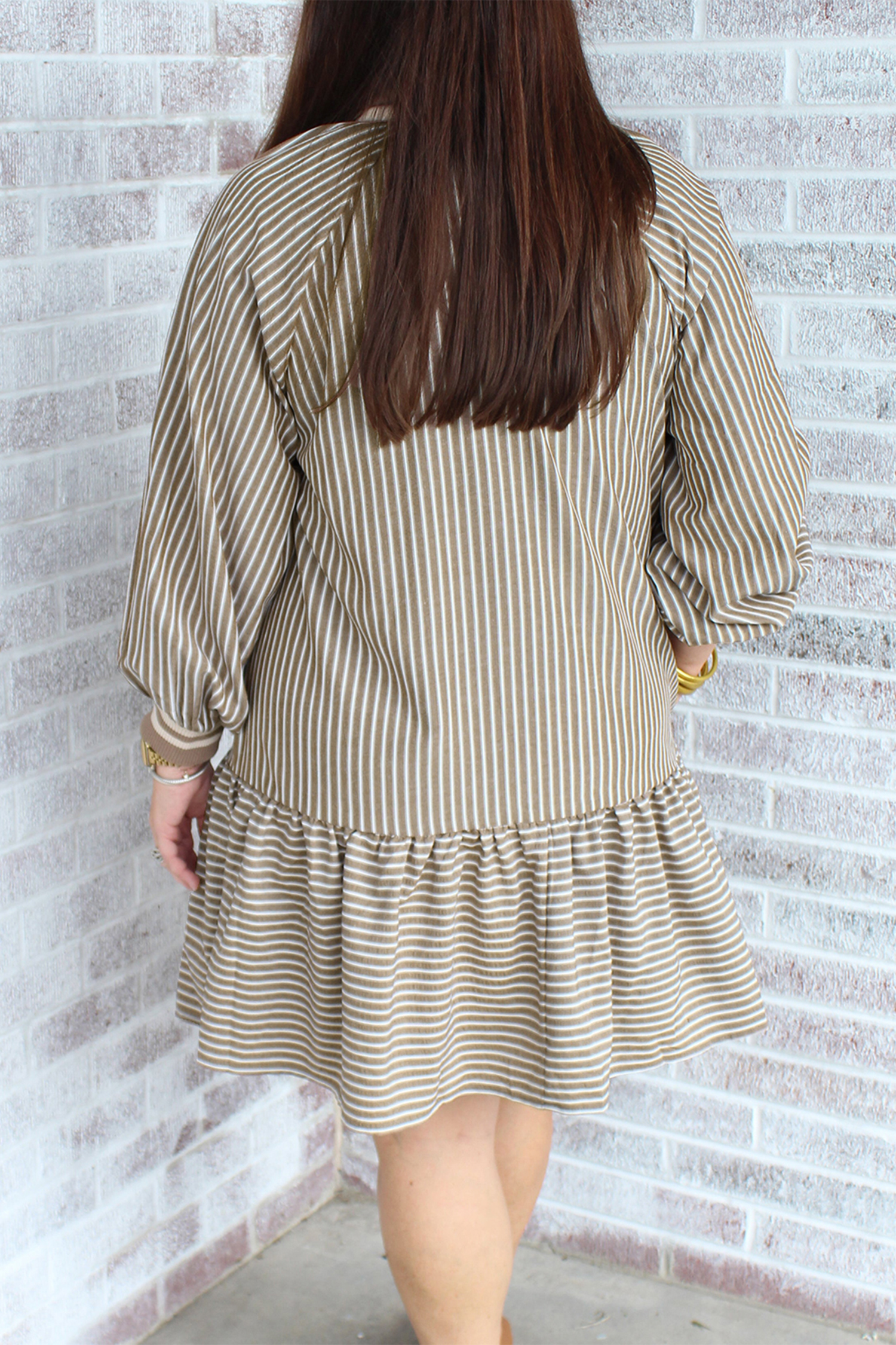 Chic Khaki Stripe Zip-Up Mini Dress with Ruffled Puff Sleeves – Perfect for Everyday Style - Detail View 2 Chic Khaki Stripe Zip-Up Mini Dress with Ruffled Puff Sleeves – Perfect for Everyday Style - Detail View 2