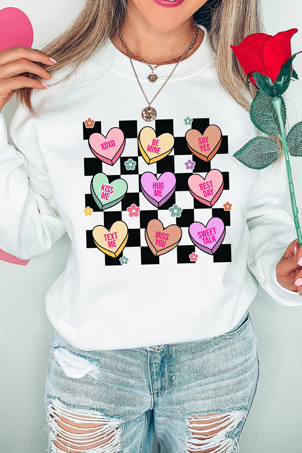 Romantic Heart Pattern Graphic Sweatshirt - Stylish Checkered Print for Fall - Detail View 2 Romantic Heart Pattern Graphic Sweatshirt - Stylish Checkered Print for Fall - Detail View 2