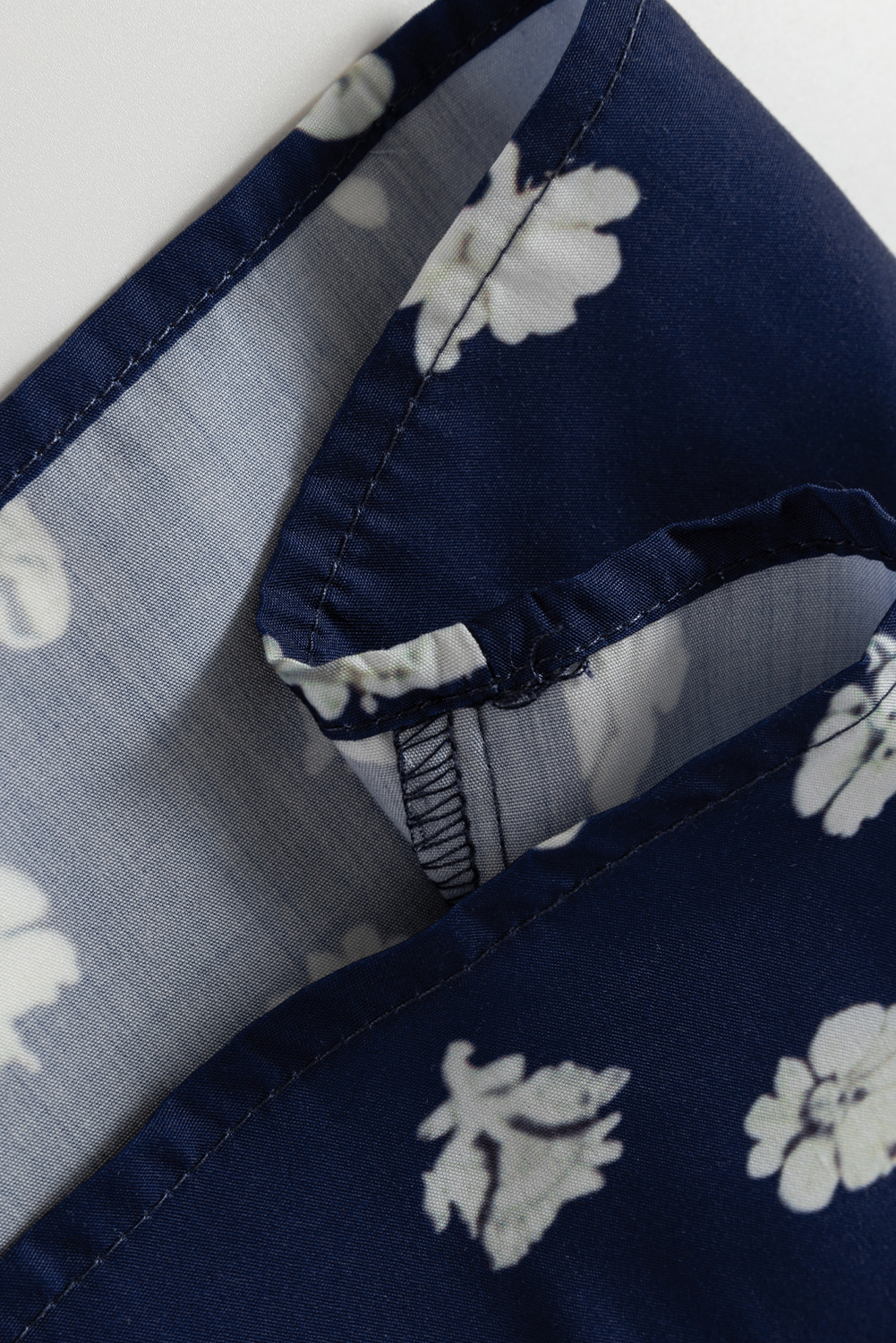 Casual Summer Blouse for Women - Floral Pattern with Stylish Contrast Trim - Detail View 7 Casual Summer Blouse for Women - Floral Pattern with Stylish Contrast Trim - Detail View 7