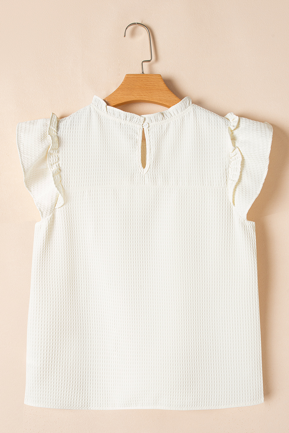 Women's Blouse, White Ruffle Trim, Waffle Knit Fabric, Short Sleeve, Round Neck, Casual Wear, Daily Wear, Summer Fashion, Elegant Style, Comfortable Top, Versatile Outfit, Sophisticated Design, Country Style, Shift Silhouette - Detail View 4 Women's Blouse, White Ruffle Trim, Waffle Knit Fabric, Short Sleeve, Round Neck, Casual Wear, Daily Wear, Summer Fashion, Elegant Style, Comfortable Top, Versatile Outfit, Sophisticated Design, Country Style, Shift Silhouette - Detail View 4