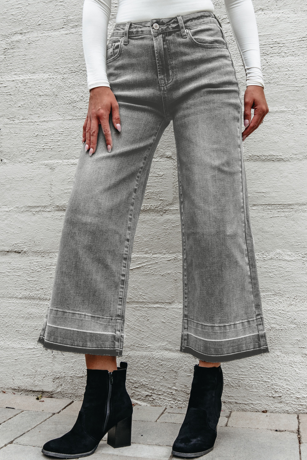 Casual Women's Gray Raw Hem Straight Leg Jeans – Versatile High Waist Design for Everyday Wear - Detail View 10 Casual Women's Gray Raw Hem Straight Leg Jeans – Versatile High Waist Design for Everyday Wear - Detail View 10