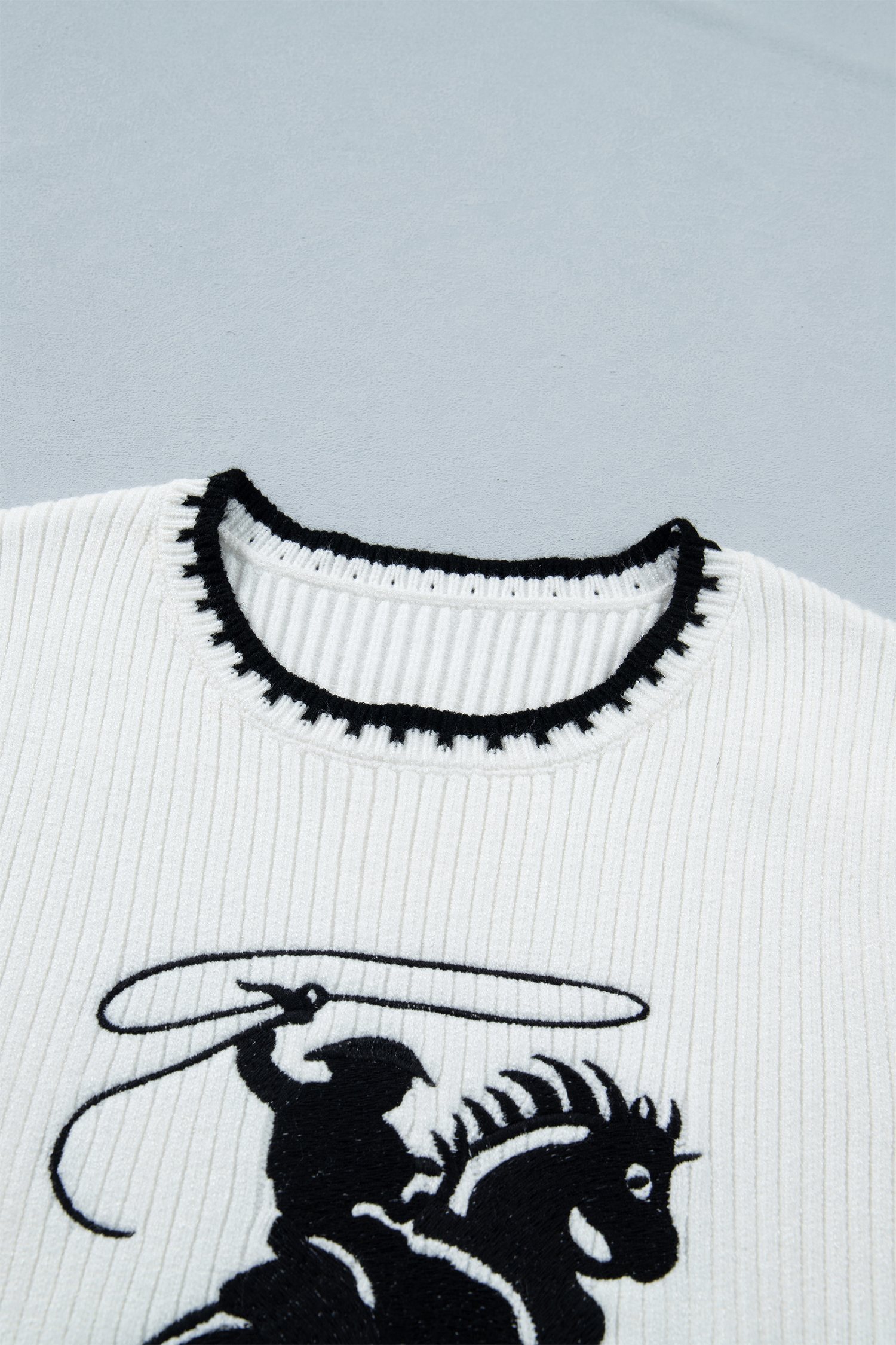Chic Women's Rodeo Style Sweater Vest – Comfortable White Knit for Everyday Layering - Detail View 6 Chic Women's Rodeo Style Sweater Vest – Comfortable White Knit for Everyday Layering - Detail View 6