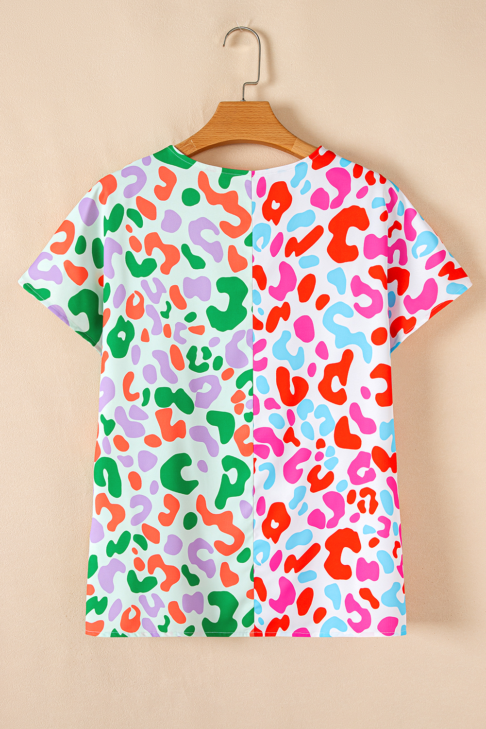 Comfortable Short Sleeve Top for Summer - Bold Leopard Pattern in Green - Detail View 11 Comfortable Short Sleeve Top for Summer - Bold Leopard Pattern in Green - Detail View 11