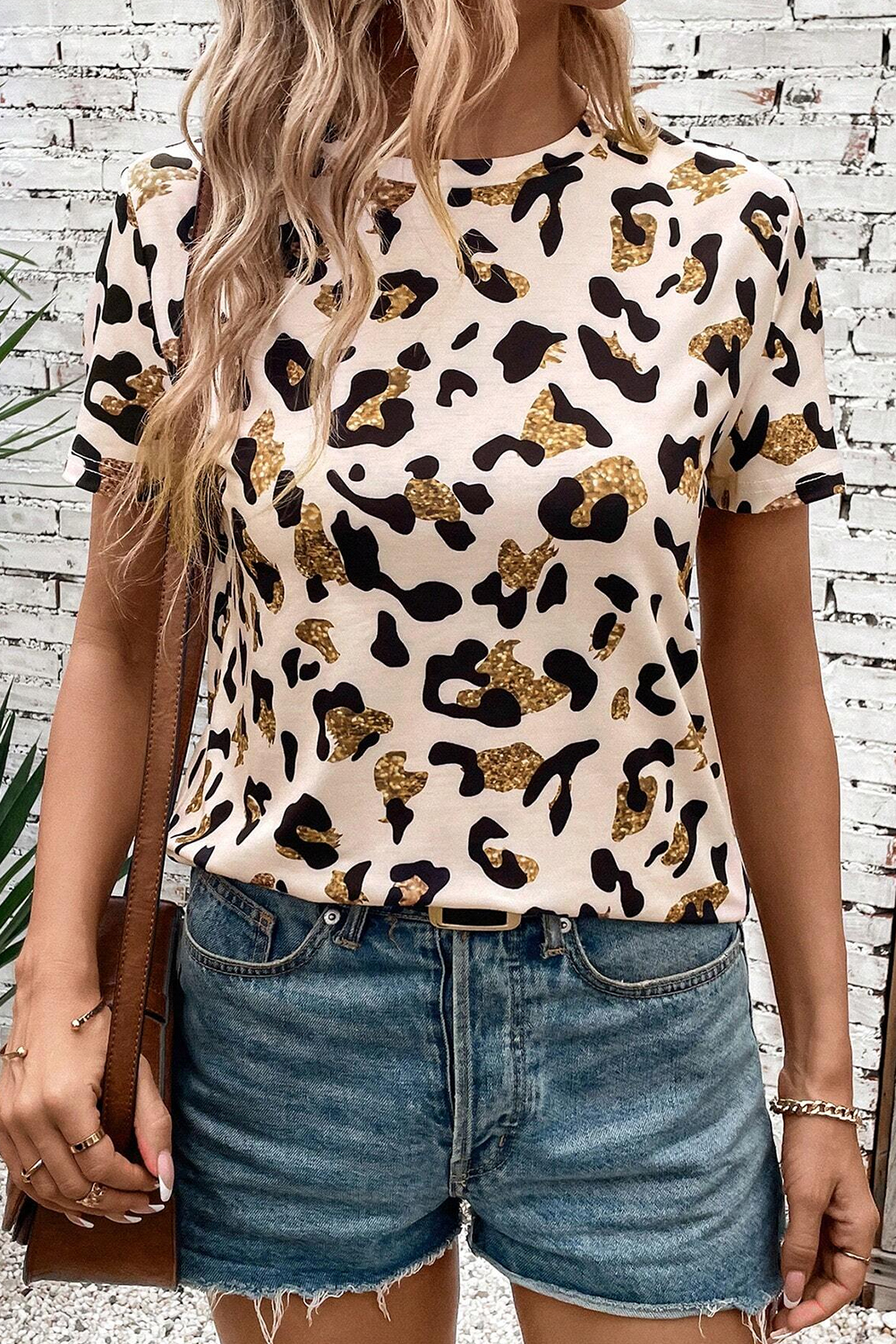 Stylish and Comfortable Apricot Leopard T-Shirt - Perfect for Daily Wear - Detail View 3 Stylish and Comfortable Apricot Leopard T-Shirt - Perfect for Daily Wear - Detail View 3