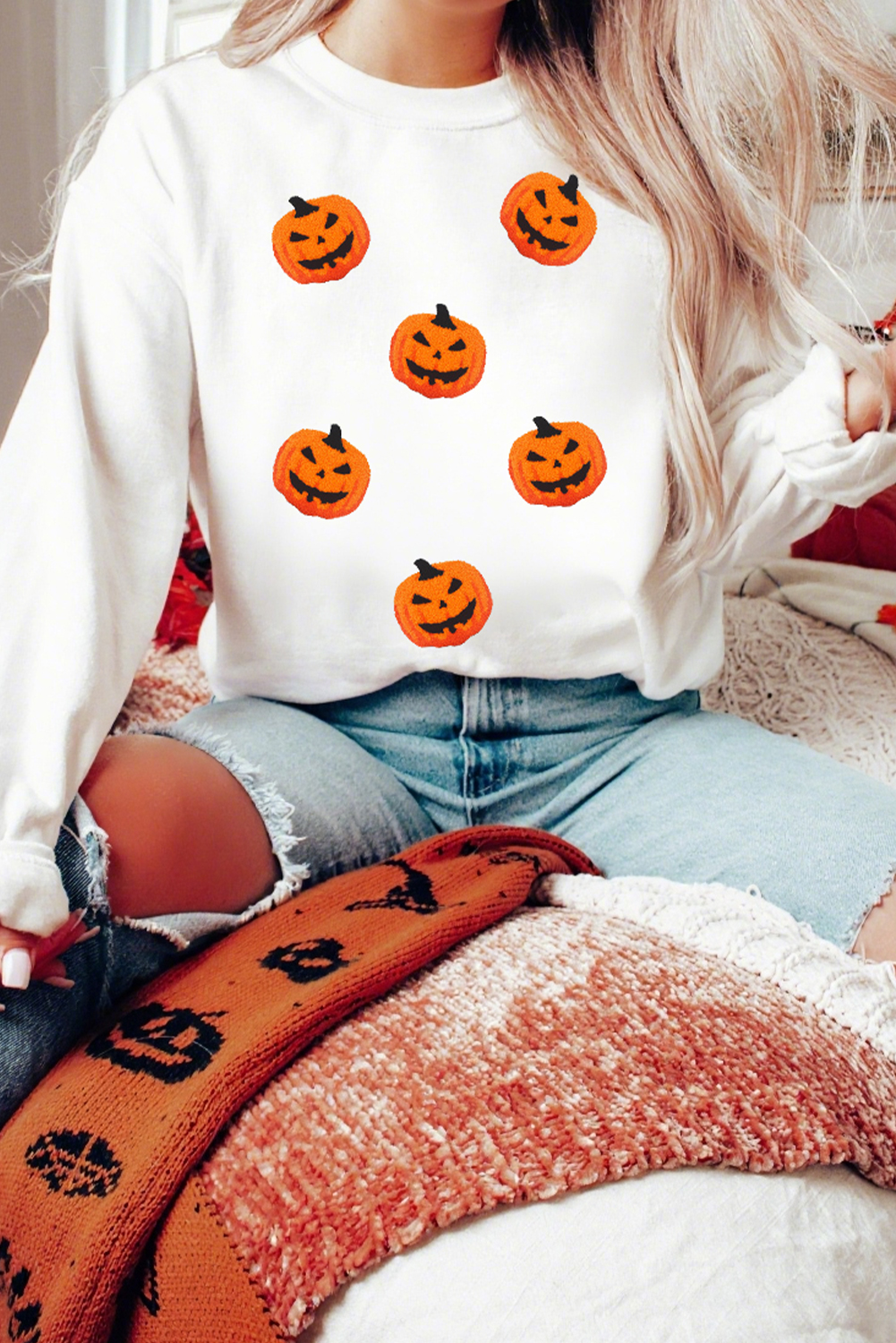 Festive White Pumpkin Face Patched Pattern Crew Neck Sweatshirt for Halloween - Detail View 5 Festive White Pumpkin Face Patched Pattern Crew Neck Sweatshirt for Halloween - Detail View 5