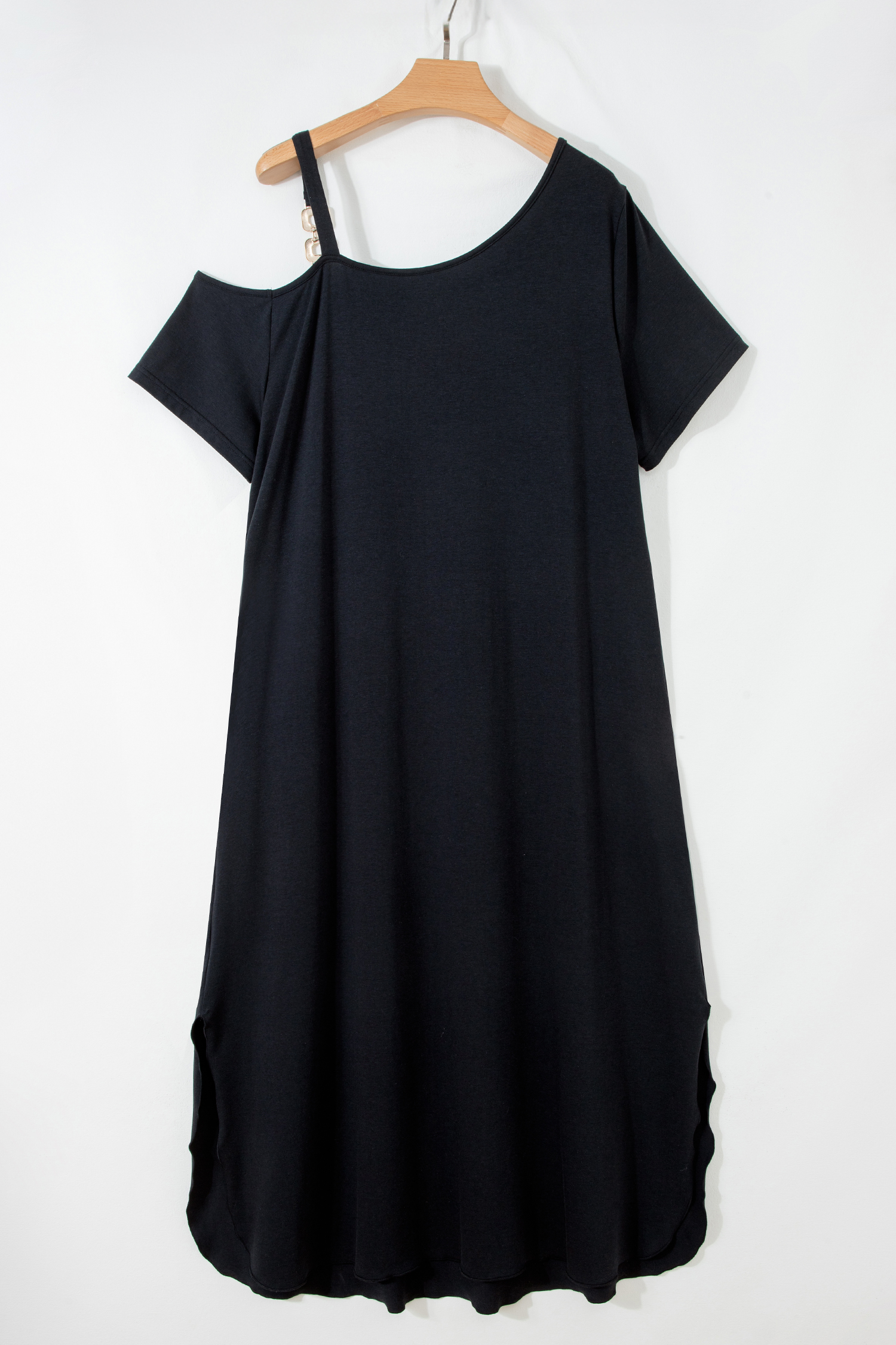 Chic Plus Size Black Maxi Dress with One Shoulder Detail – Perfect for Summer Outings - Detail View 5 Chic Plus Size Black Maxi Dress with One Shoulder Detail – Perfect for Summer Outings - Detail View 5