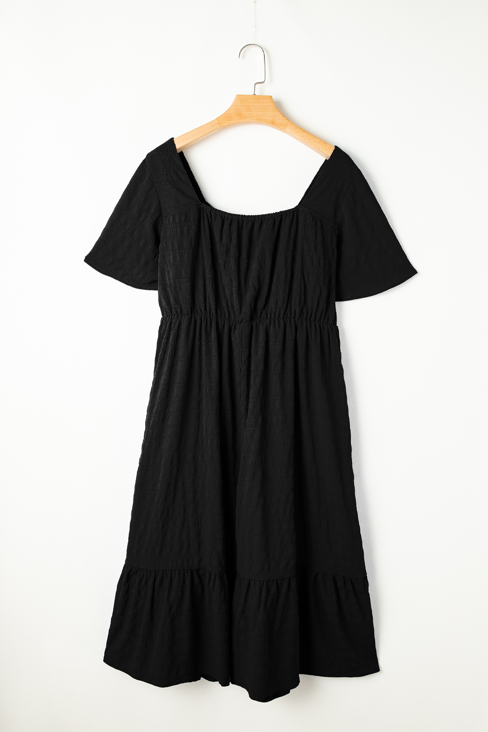 Stylish Plus Size Black Midi Dress with Short Sleeves and Ruffle Details – Your Summer Essential - Detail View 6 Stylish Plus Size Black Midi Dress with Short Sleeves and Ruffle Details – Your Summer Essential - Detail View 6