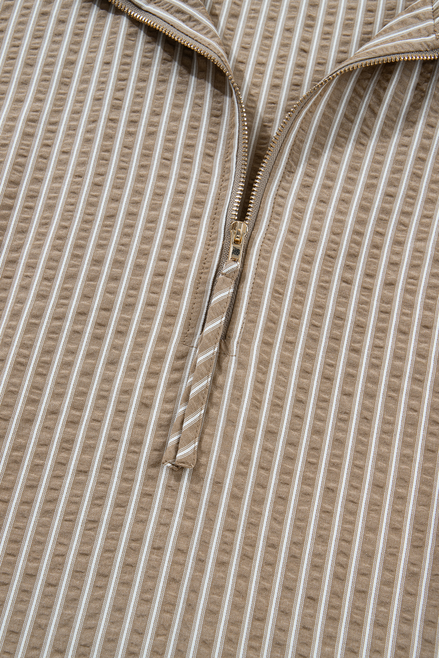 Chic Khaki Stripe Zip-Up Mini Dress with Ruffled Puff Sleeves – Perfect for Everyday Style - Detail View 8 Chic Khaki Stripe Zip-Up Mini Dress with Ruffled Puff Sleeves – Perfect for Everyday Style - Detail View 8