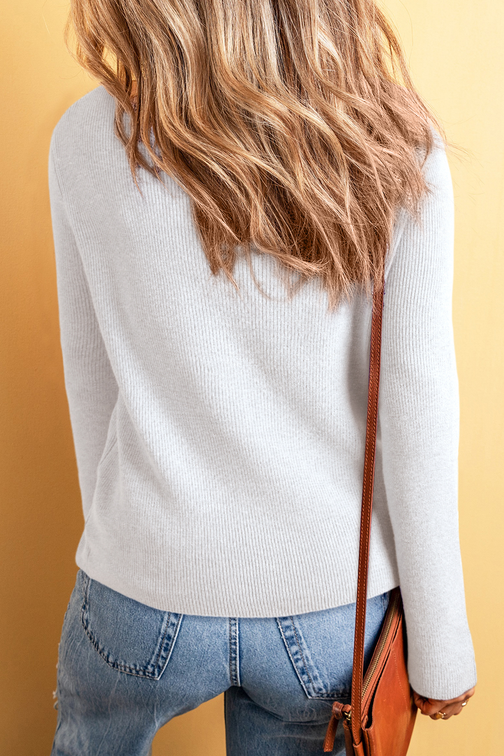 Comfortable Long Sleeve White Cardigan with V Neck - Perfect for Daily Wear - Detail View 2 Comfortable Long Sleeve White Cardigan with V Neck - Perfect for Daily Wear - Detail View 2