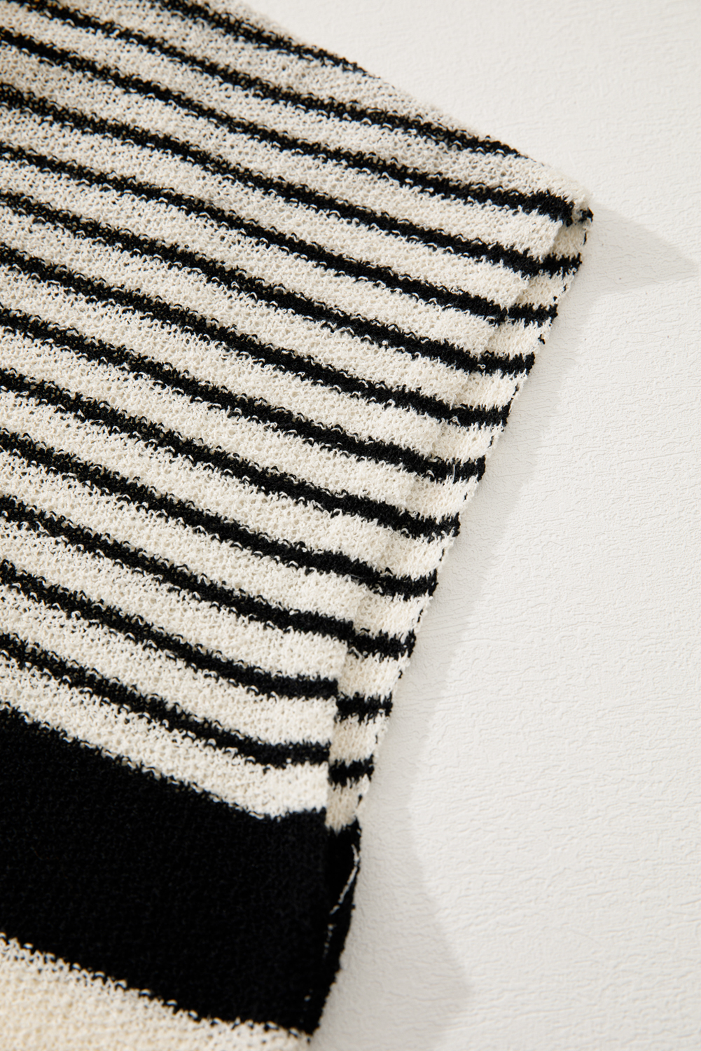 Chic Casual Knit Vest with Mixed Stripes - Perfect for Summer Outfits - Detail View 10 Chic Casual Knit Vest with Mixed Stripes - Perfect for Summer Outfits - Detail View 10