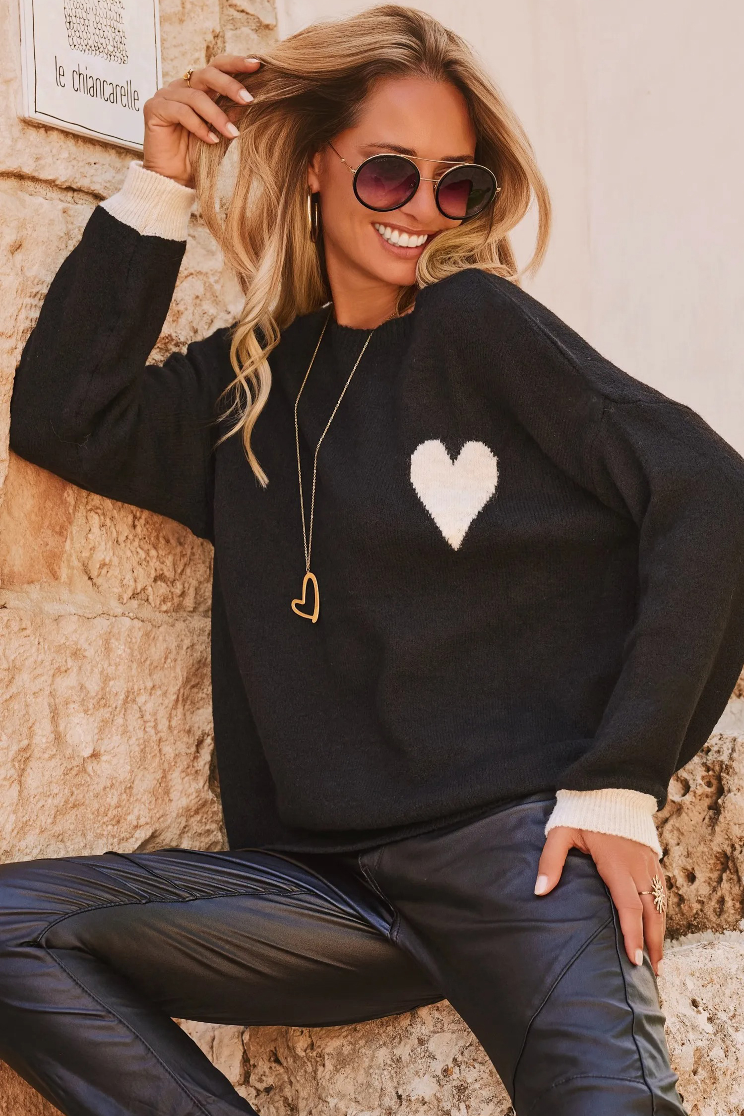 Heart-Print Black Baggy Sweater for Women – Perfectly Chic for Daily Autumn Style - Detail View 3 Heart-Print Black Baggy Sweater for Women – Perfectly Chic for Daily Autumn Style - Detail View 3