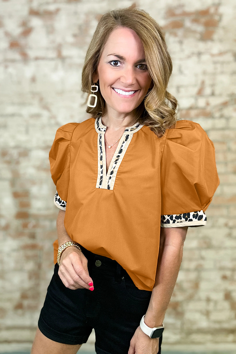 Casual Buckskin Blouse with Puff Sleeves & Leopard Detail – Ideal for Daily Adventures - Detail View 3 Casual Buckskin Blouse with Puff Sleeves & Leopard Detail – Ideal for Daily Adventures - Detail View 3