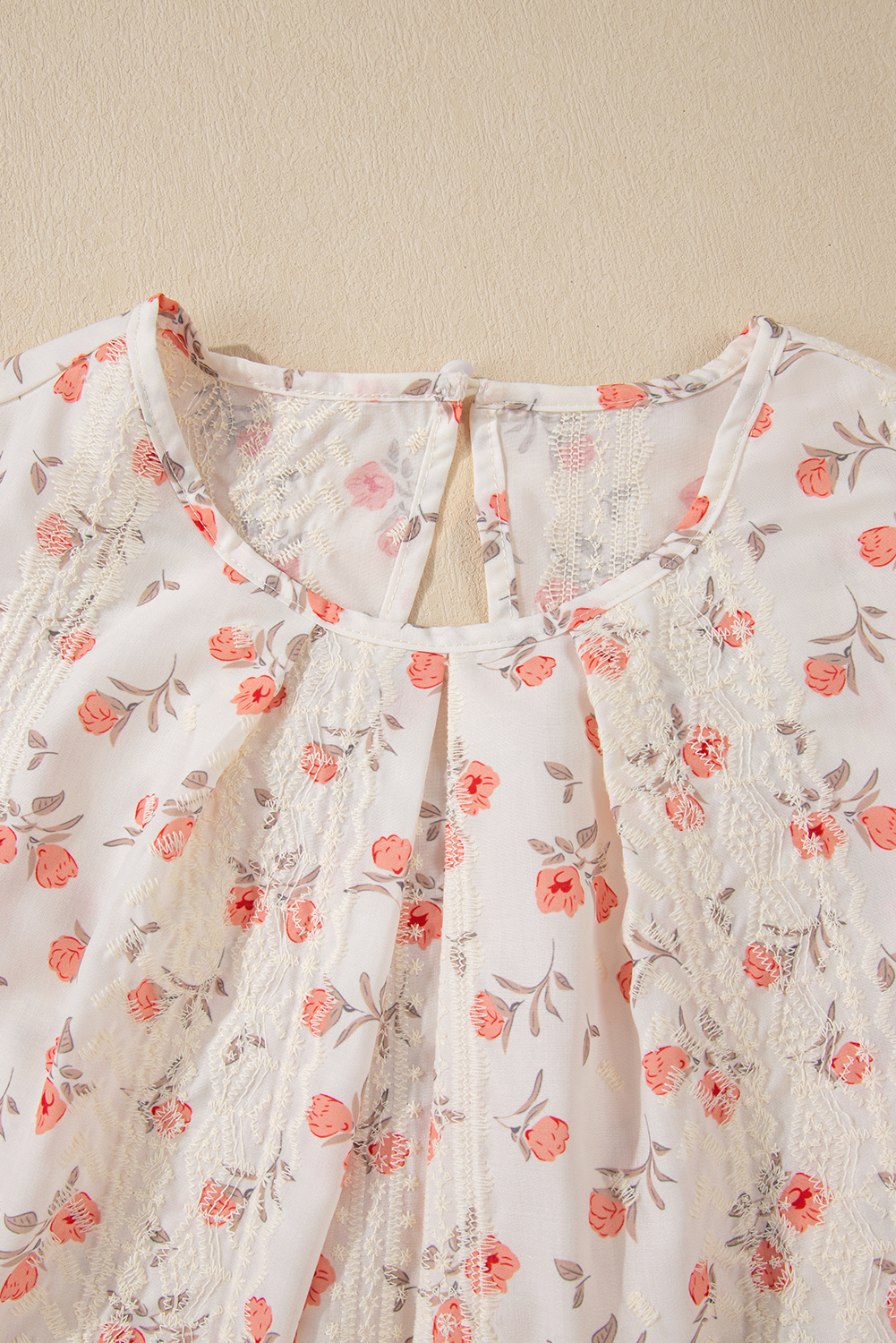 Versatile Summer Top: Women's Floral Print Blouse with Crochet Patchwork and Round Neck - Detail View 11 Versatile Summer Top: Women's Floral Print Blouse with Crochet Patchwork and Round Neck - Detail View 11