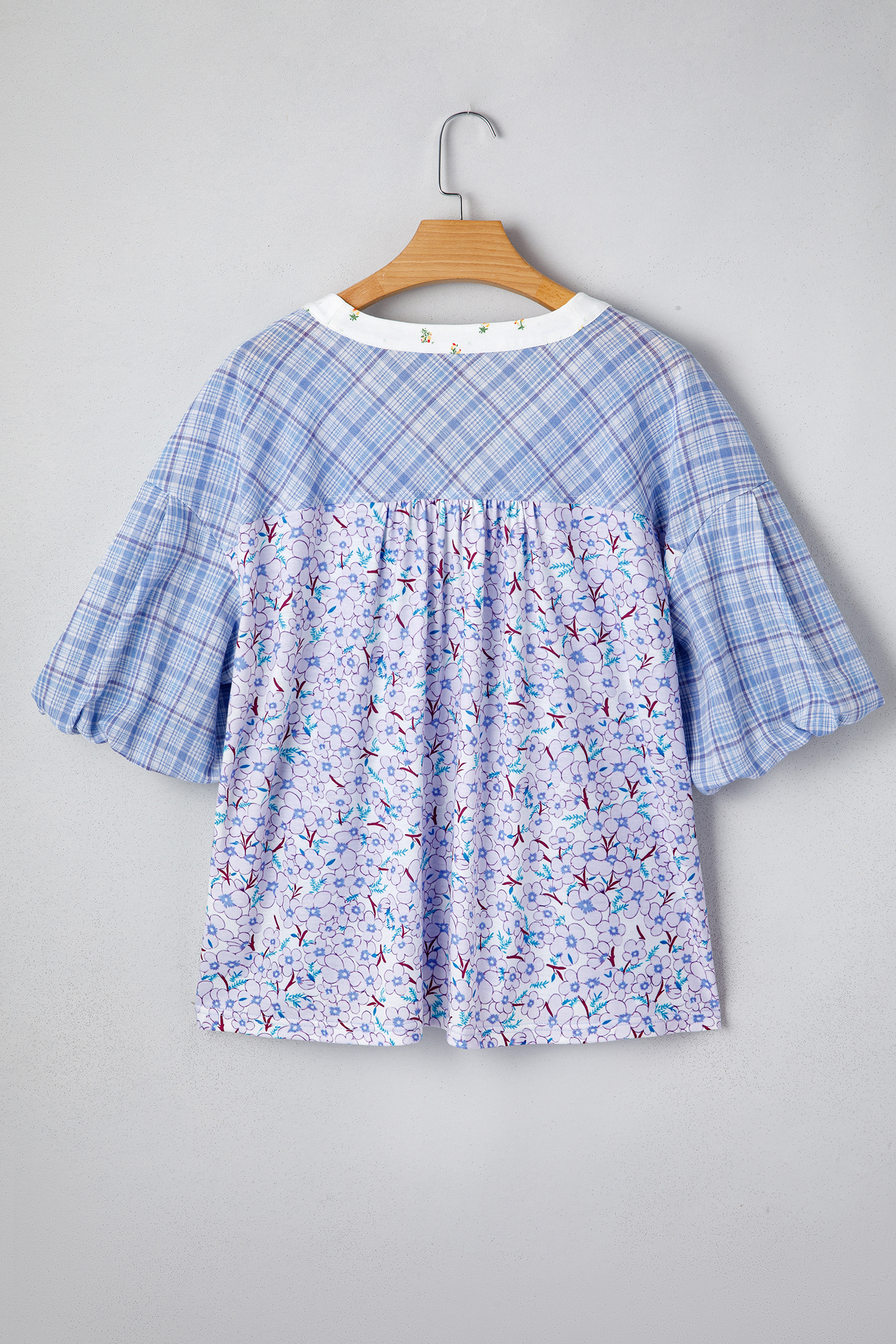 Trendy Color Block Plaid Blouse for Women – Beau Blue Bubble Sleeve Design for Everyday Elegance - Detail View 3 Trendy Color Block Plaid Blouse for Women – Beau Blue Bubble Sleeve Design for Everyday Elegance - Detail View 3