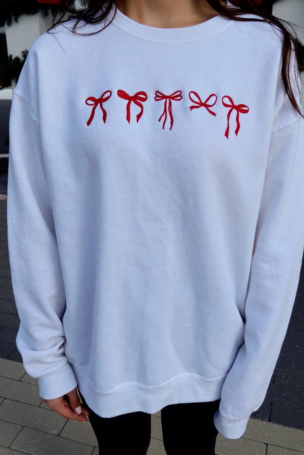 Women's Sweatshirt, White Sweatshirt, Bow Embroidery, Drop Shoulder, Round Neck, Casual Style, Long Sleeve, Graphic Pullover, Fall Fashion, Comfortable Fit, Daily Wear, Trendy Tops, Cotton Blend, Unique Design - Detail View 4 Women's Sweatshirt, White Sweatshirt, Bow Embroidery, Drop Shoulder, Round Neck, Casual Style, Long Sleeve, Graphic Pullover, Fall Fashion, Comfortable Fit, Daily Wear, Trendy Tops, Cotton Blend, Unique Design - Detail View 4