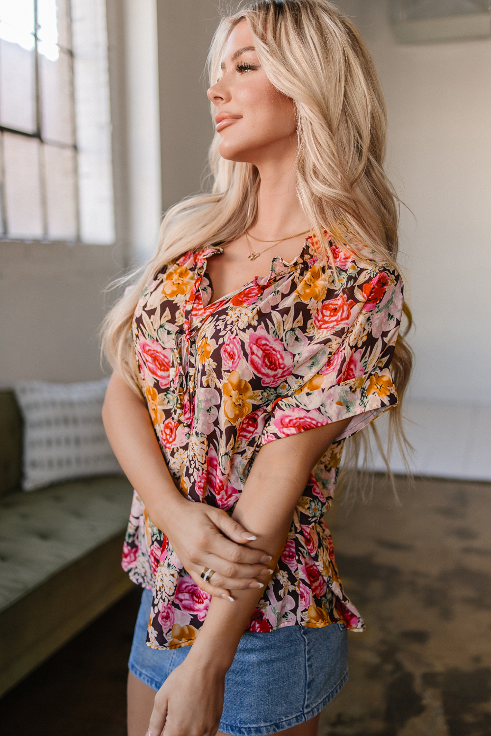 Stylish and Comfortable Pink Floral Blouse with Short Sleeves for Daily Wear - Detail View 6 Stylish and Comfortable Pink Floral Blouse with Short Sleeves for Daily Wear - Detail View 6