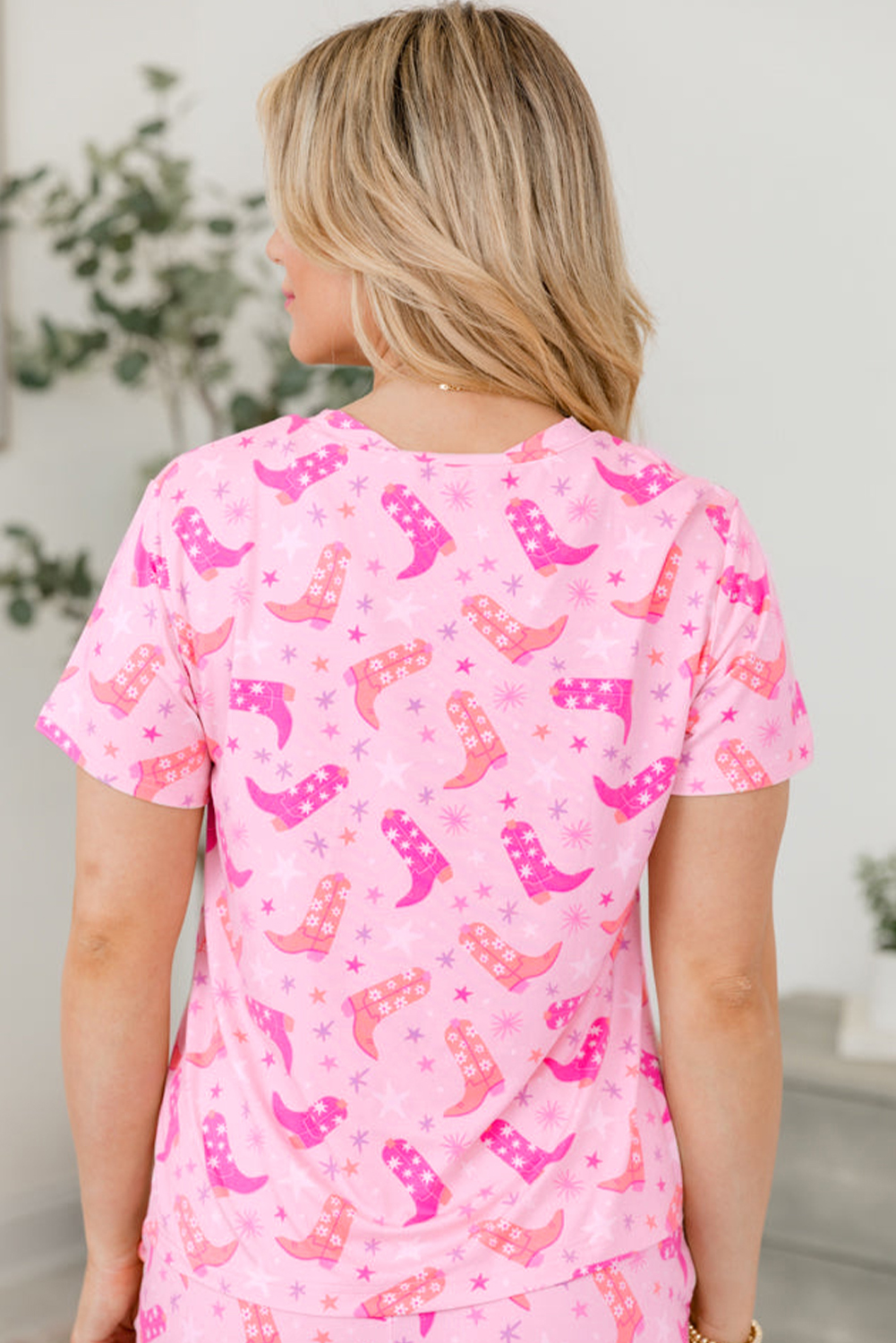 Trendy Western Graphic Lounge Set - Comfortable Top and Shorts Combination - Detail View 2 Trendy Western Graphic Lounge Set - Comfortable Top and Shorts Combination - Detail View 2