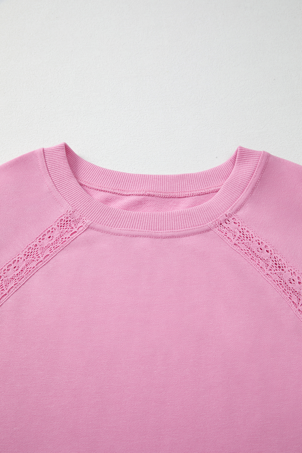 Stylish Relaxed Fit Long Sleeve Sweatshirt - Perfect for Fall & Daily Wear - Detail View 7 Stylish Relaxed Fit Long Sleeve Sweatshirt - Perfect for Fall & Daily Wear - Detail View 7