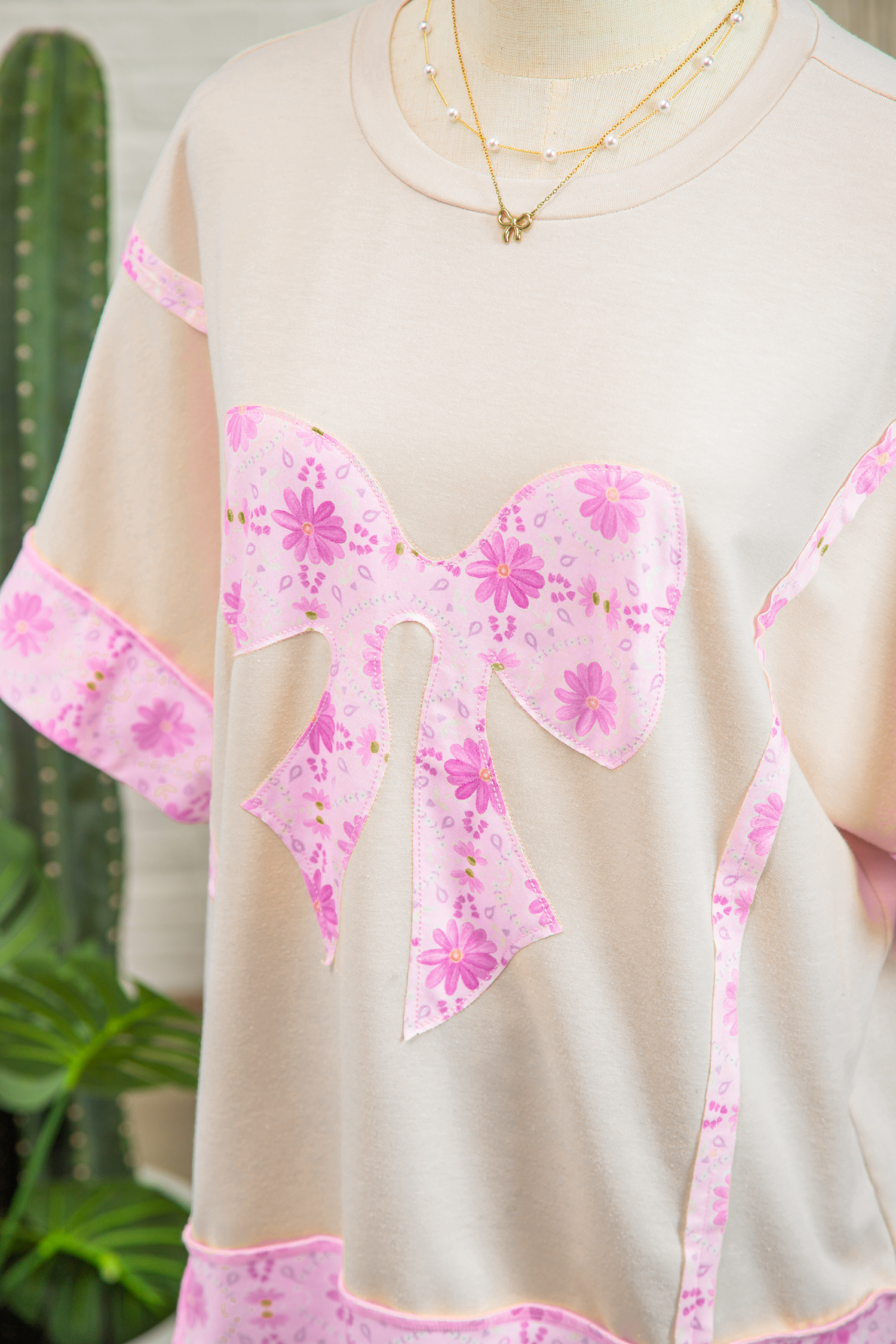 Summer Daisy Print Floral Bow Top for Women – Casual Patchwork Round Neck Loose Shirt - Detail View 5 Summer Daisy Print Floral Bow Top for Women – Casual Patchwork Round Neck Loose Shirt - Detail View 5