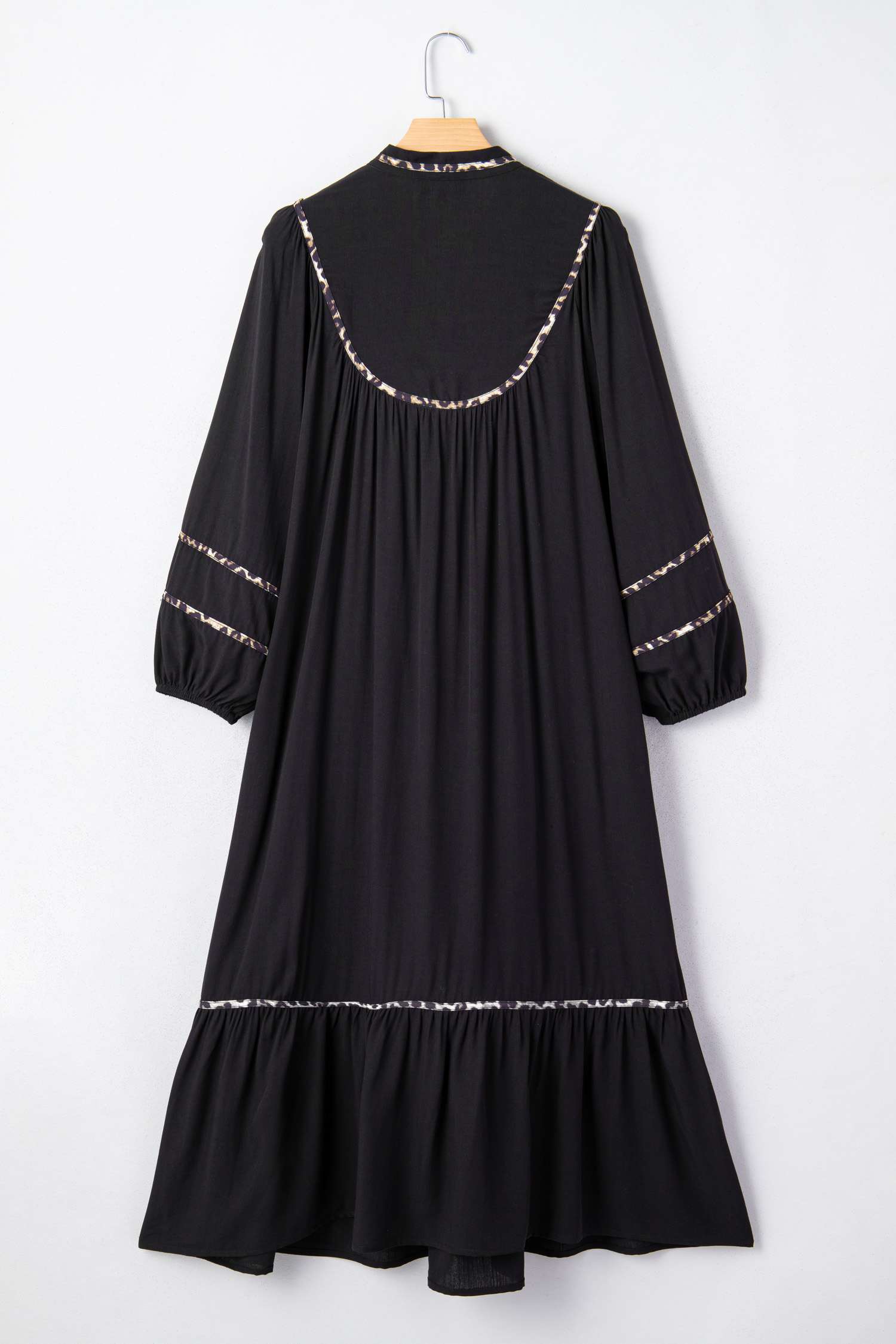 Chic Black Leopard Trim Long Sleeve Midi Dress for Women – Effortless Casual Style for Autumn - Detail View 5 Chic Black Leopard Trim Long Sleeve Midi Dress for Women – Effortless Casual Style for Autumn - Detail View 5