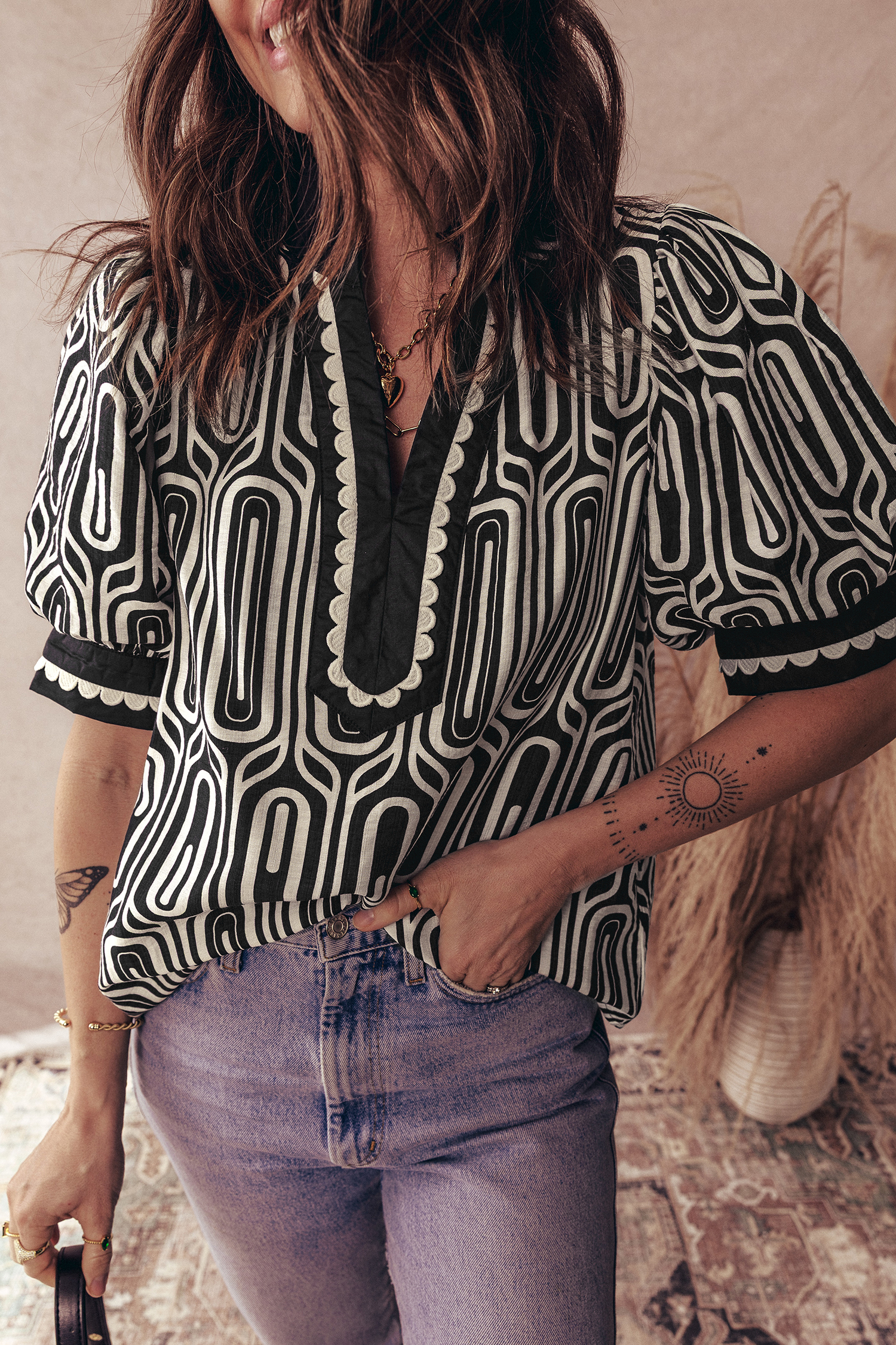 Chic Black Color Block Patchwork Blouse for Women – Versatile Short Sleeve V-Neck Top for Daily Outfits - Detail View 5 Chic Black Color Block Patchwork Blouse for Women – Versatile Short Sleeve V-Neck Top for Daily Outfits - Detail View 5