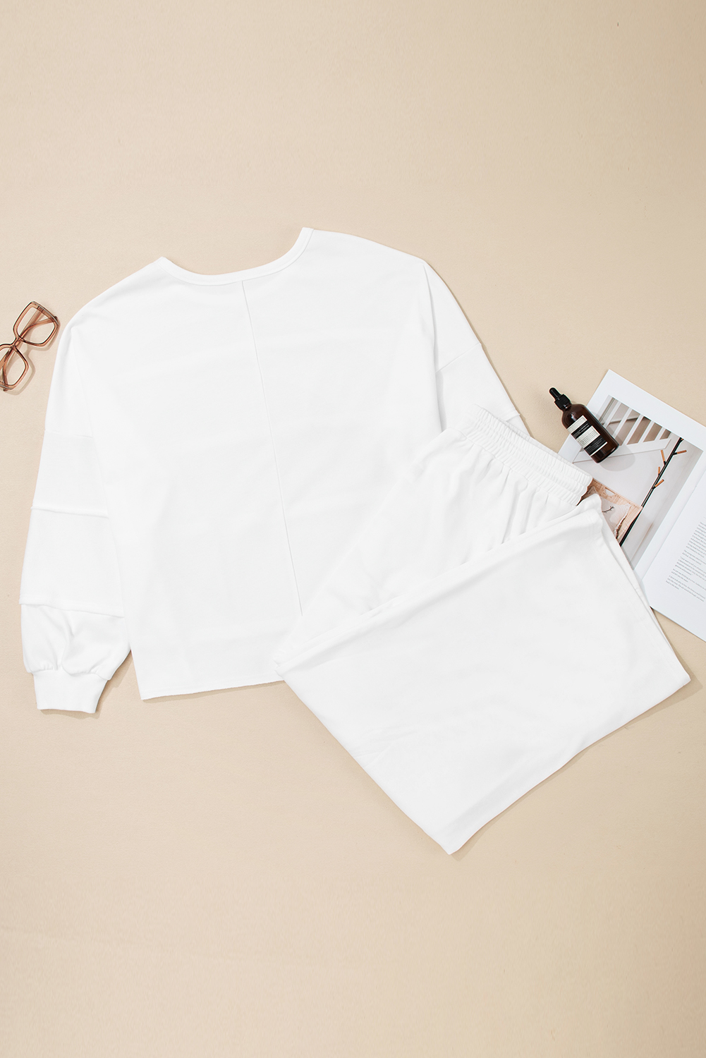 Comfortable White Textured Pullover and High-Waist Pants Set for Plus Size Women – Perfect for Autumn - Detail View 3 Comfortable White Textured Pullover and High-Waist Pants Set for Plus Size Women – Perfect for Autumn - Detail View 3