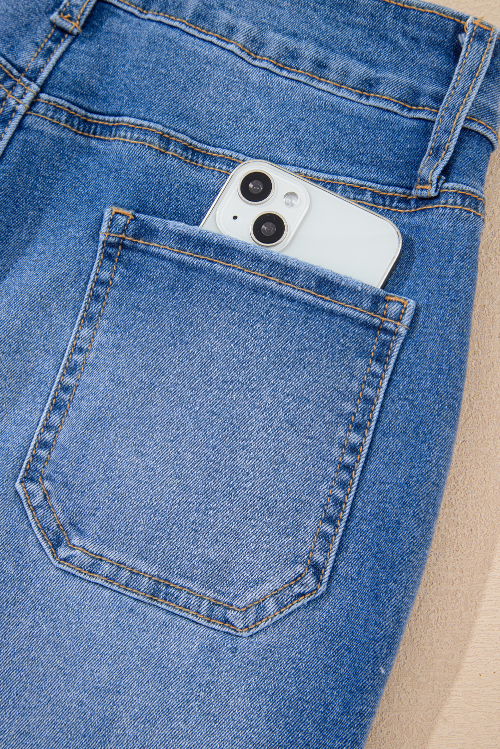 Comfortable and Chic Women's Spring Jeans - Perfect for Daily Wear - Detail View 7 Comfortable and Chic Women's Spring Jeans - Perfect for Daily Wear - Detail View 7
