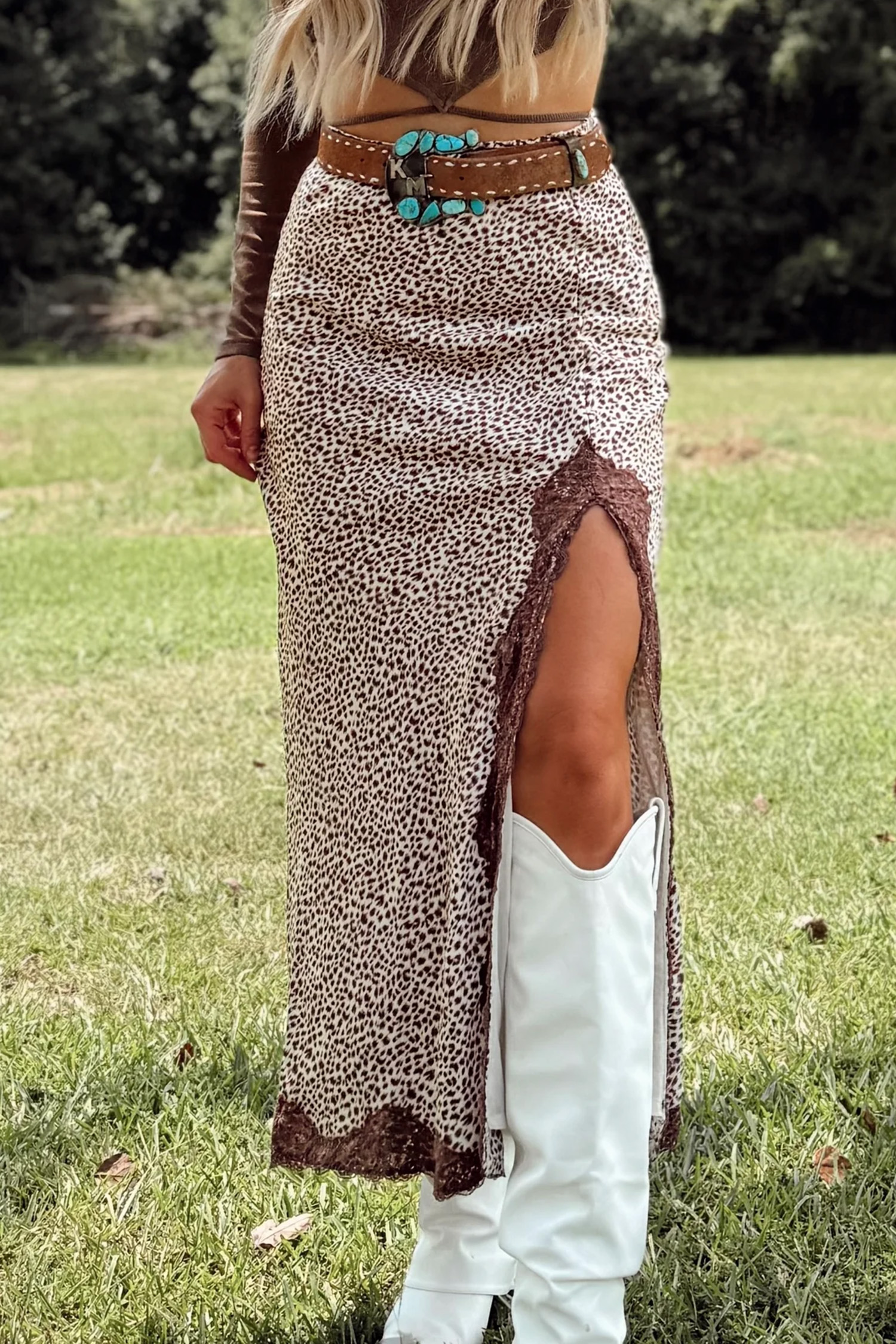 Western Leopard Print Satin Skirt, Chic Side Split Maxi Fit - Detail View 3 Western Leopard Print Satin Skirt, Chic Side Split Maxi Fit - Detail View 3