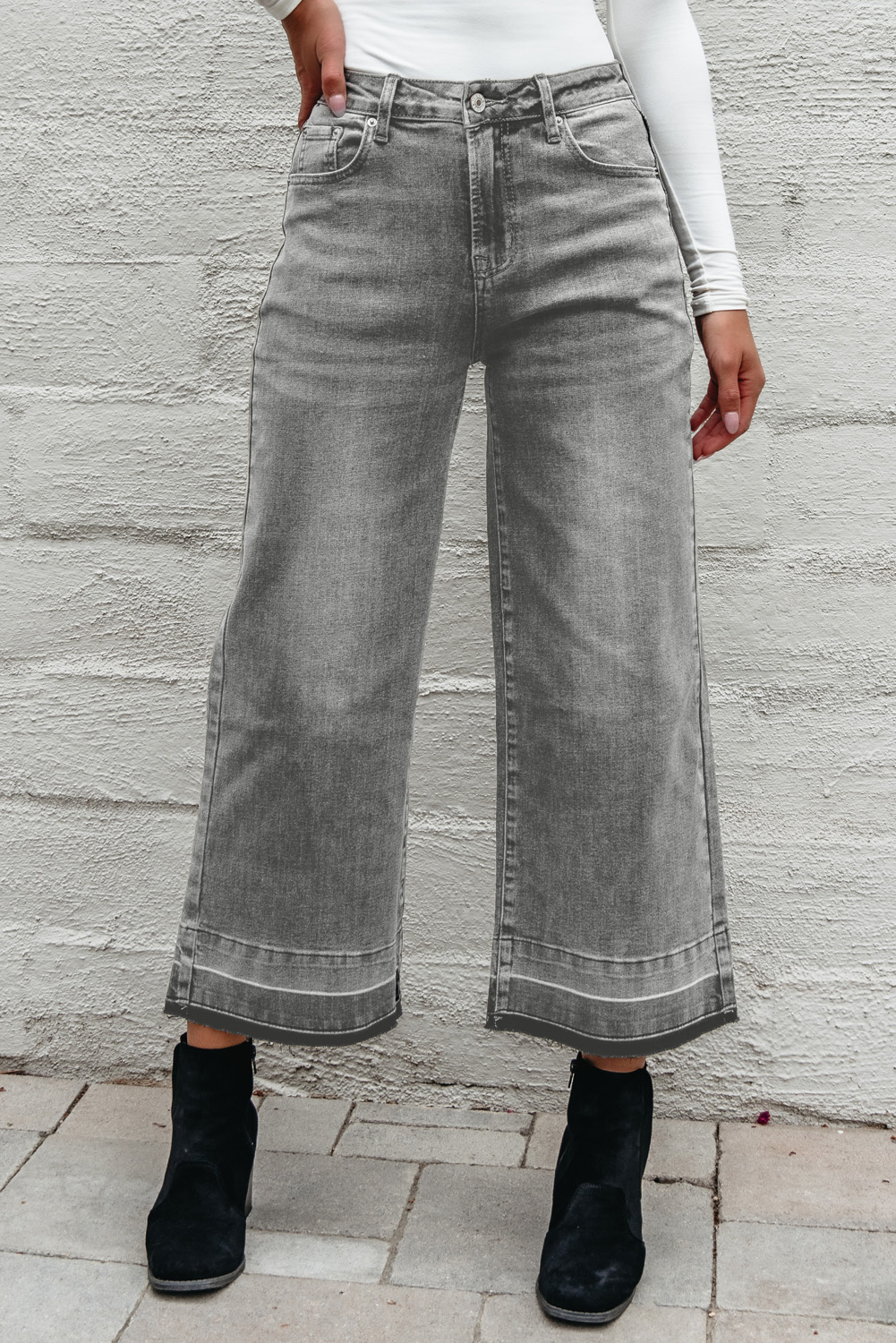 Women's Gray High Waist Straight Leg Jeans – Trendy Loose Fit with Raw Hem for Casual Outings - Detail View 6 Women's Gray High Waist Straight Leg Jeans – Trendy Loose Fit with Raw Hem for Casual Outings - Detail View 6
