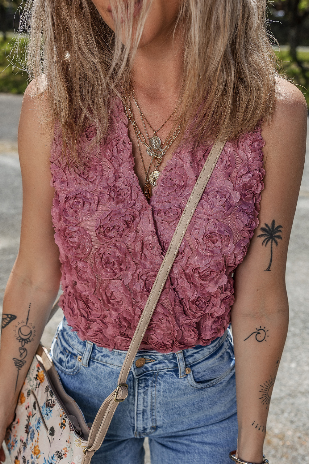 Comfortable and Stylish Women's Bodysuit - Perfect for Summer Occasions - Detail View 3 Comfortable and Stylish Women's Bodysuit - Perfect for Summer Occasions - Detail View 3