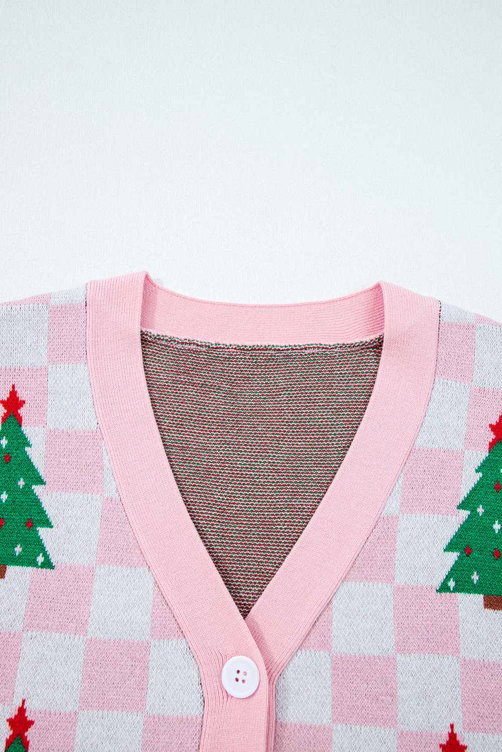 Chic Pink Checkered Cardigan Sweater – Perfect for Autumn Festivities and Everyday Style - Detail View 6 Chic Pink Checkered Cardigan Sweater – Perfect for Autumn Festivities and Everyday Style - Detail View 6