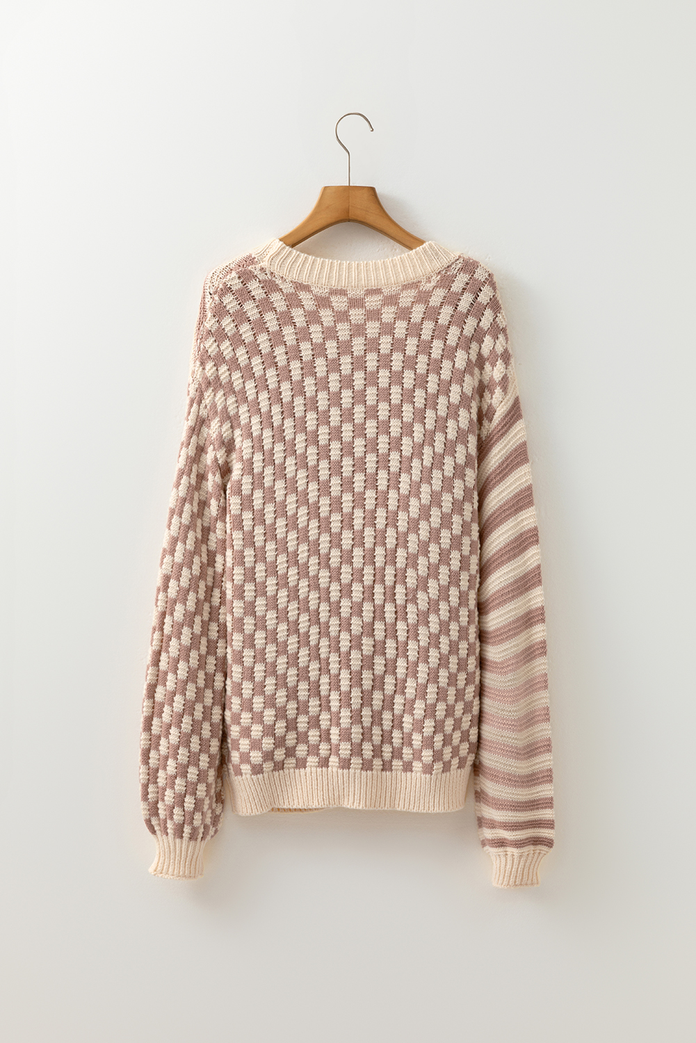Casual Winter Sweater with Long Balloon Sleeves and Colorblock Design - Detail View 10 Casual Winter Sweater with Long Balloon Sleeves and Colorblock Design - Detail View 10