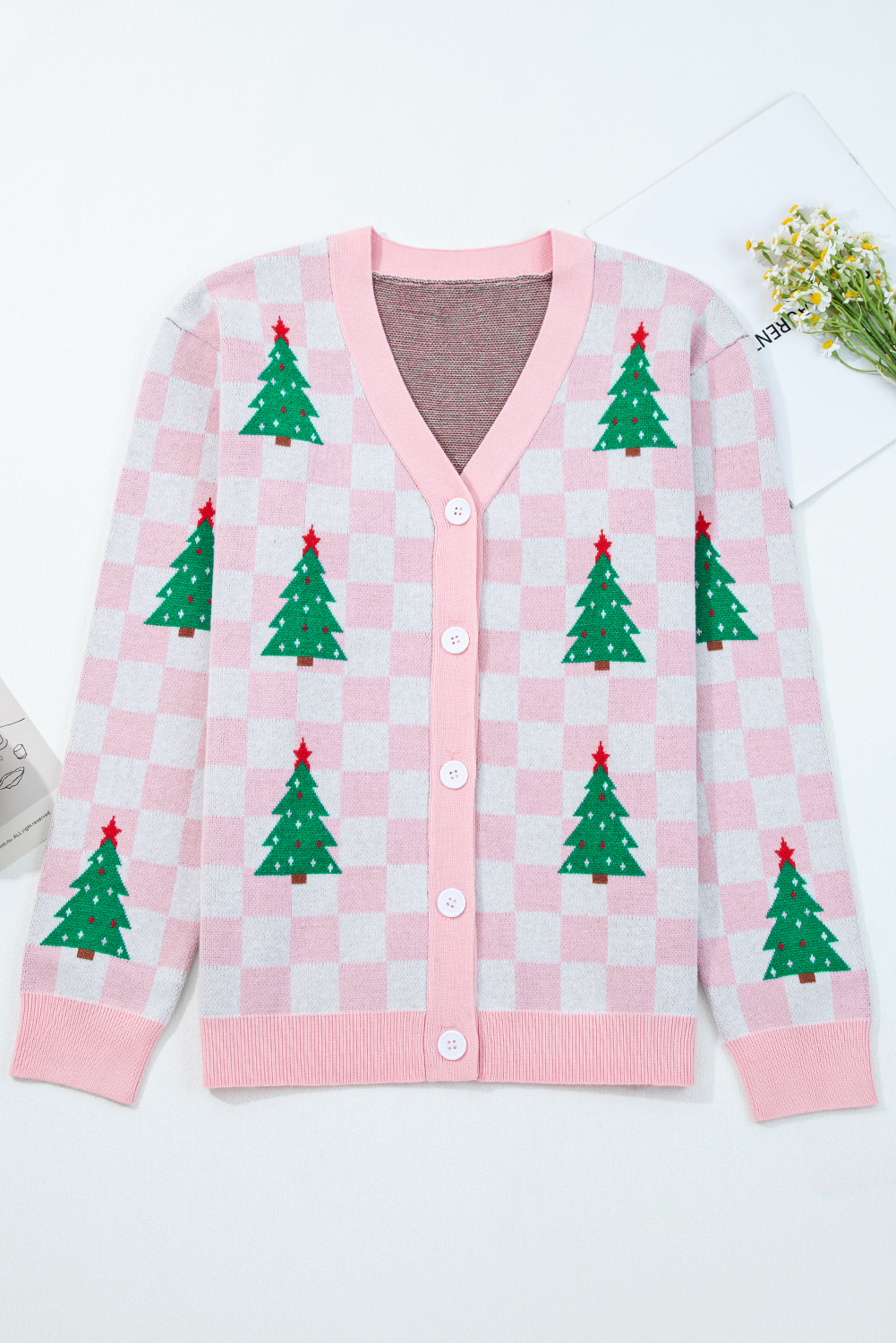 Chic Pink Checkered Cardigan Sweater – Perfect for Autumn Festivities and Everyday Style - Detail View 3 Chic Pink Checkered Cardigan Sweater – Perfect for Autumn Festivities and Everyday Style - Detail View 3