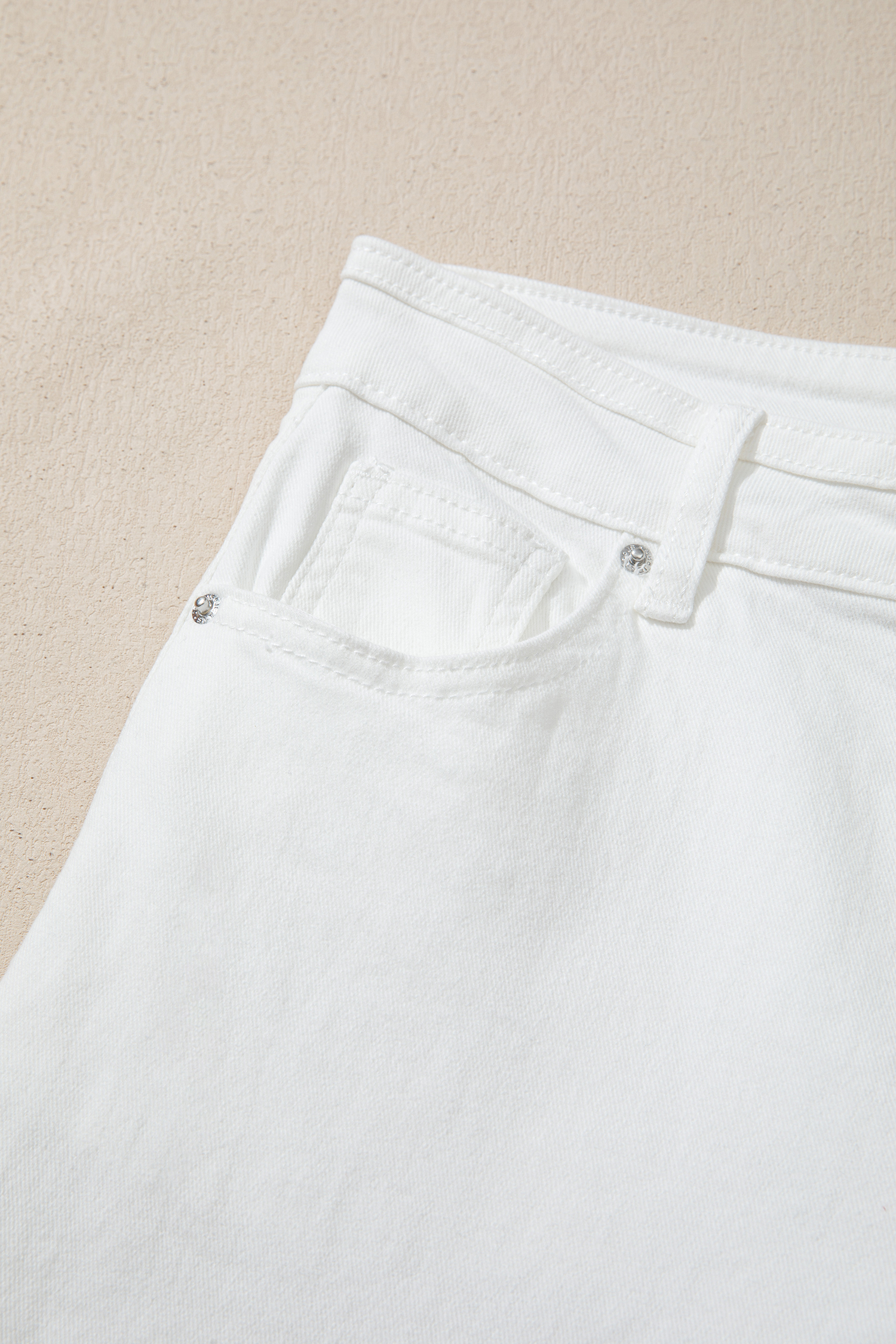 Relaxed Fit White Denim Jeans for Women – Wide Leg Casual Trousers for Spring and Summer - Detail View 11 Relaxed Fit White Denim Jeans for Women – Wide Leg Casual Trousers for Spring and Summer - Detail View 11