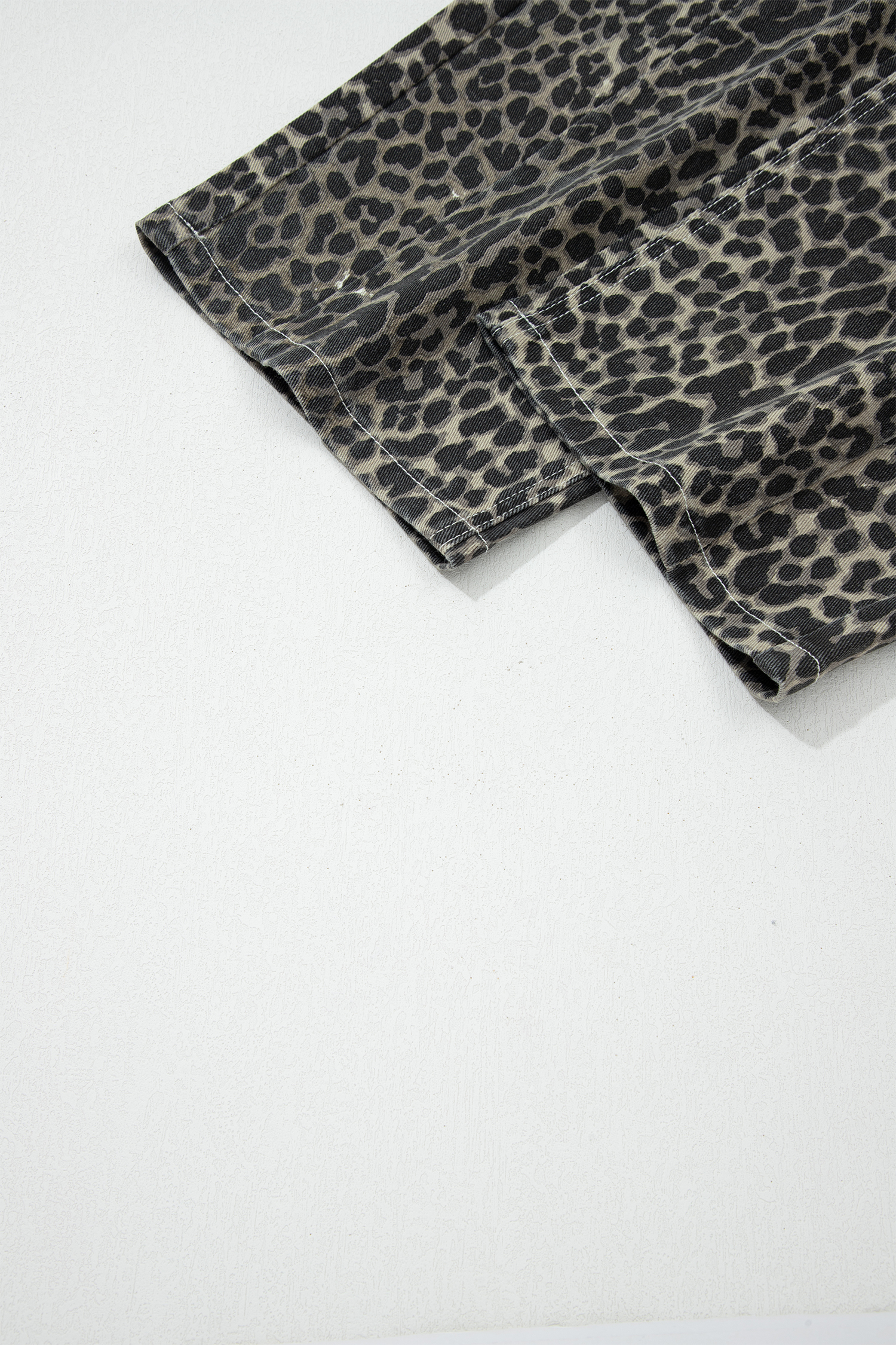 Women's Black Leopard Print High Waist Barrel Jeans – Casual Daily Style for Fall - Detail View 10 Women's Black Leopard Print High Waist Barrel Jeans – Casual Daily Style for Fall - Detail View 10