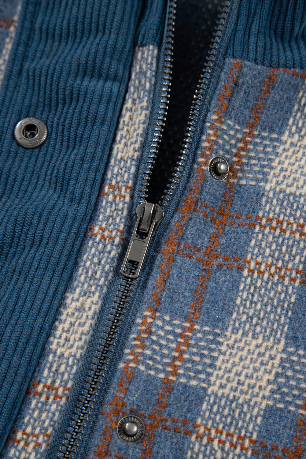 Versatile Gray Patchwork Zip-Up Jacket - Perfect for Daily, Beach, and Outdoor Activities - Detail View 11 Versatile Gray Patchwork Zip-Up Jacket - Perfect for Daily, Beach, and Outdoor Activities - Detail View 11