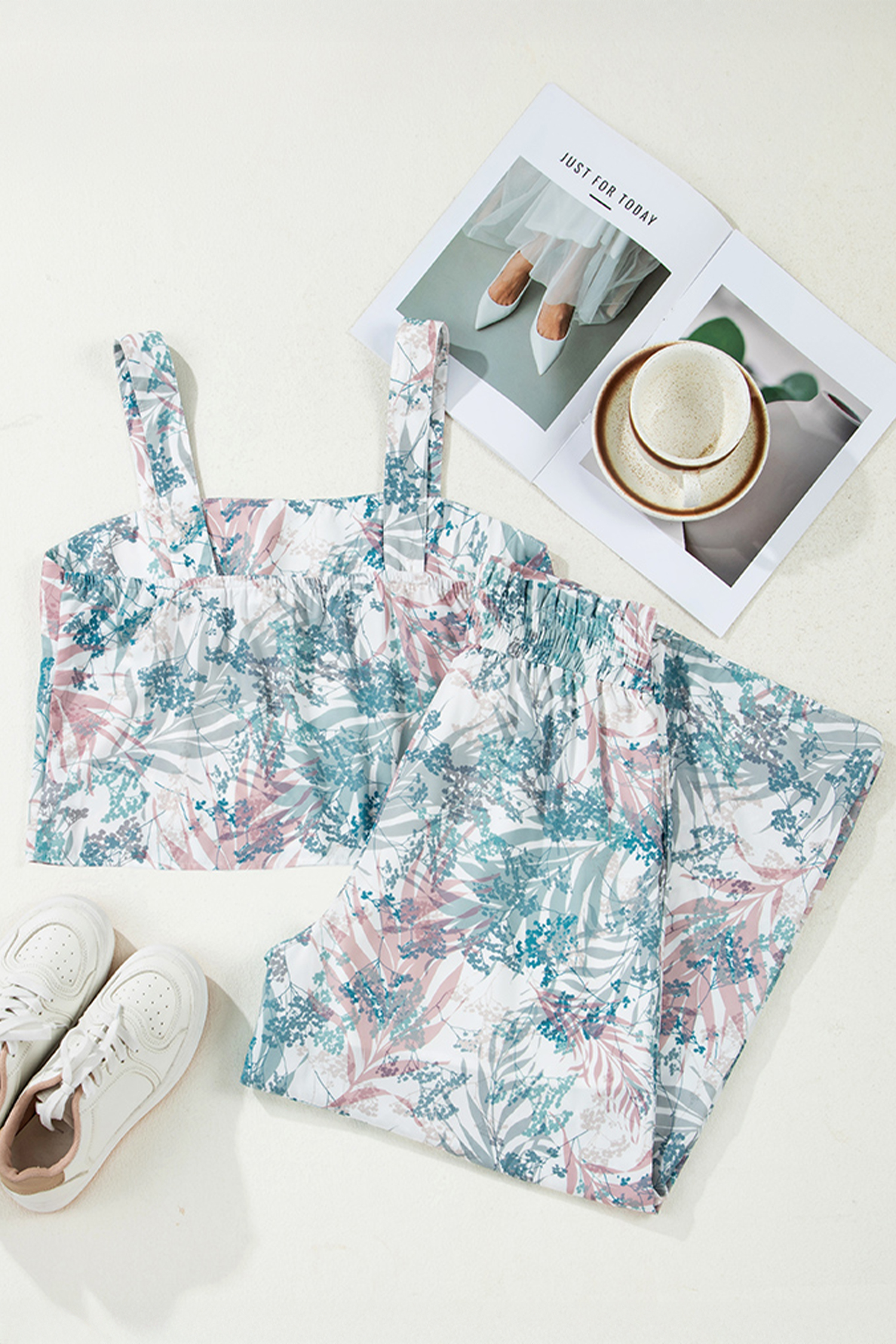 Chic Green Tropical Palm Printed Crop Tank & Drawstring Pant Set for Women – Perfect for Daily Wear - Detail View 5 Chic Green Tropical Palm Printed Crop Tank & Drawstring Pant Set for Women – Perfect for Daily Wear - Detail View 5