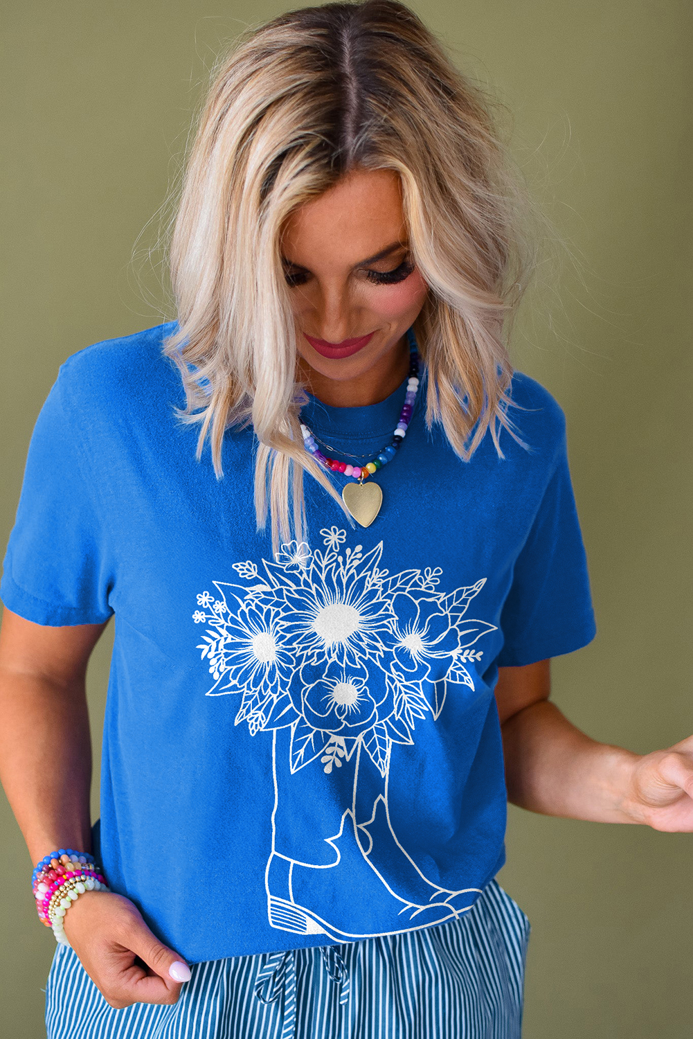 Casual Crew Neck Tee with Unique Sunflower Boots Graphic - Summer Style - Detail View 2 Casual Crew Neck Tee with Unique Sunflower Boots Graphic - Summer Style - Detail View 2